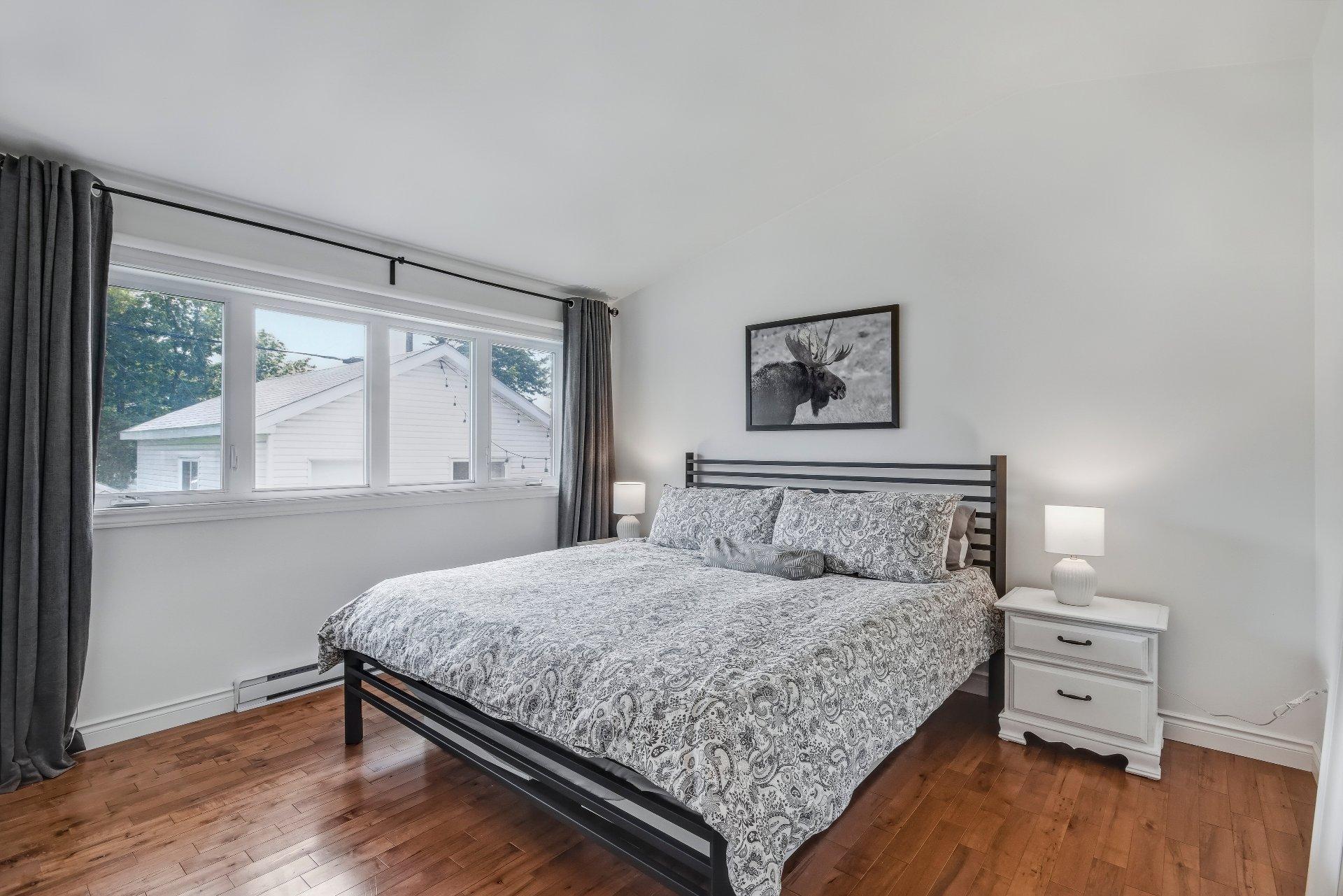 









765


Rue St-Pierre E.

,
Saint-Hyacinthe,




QC
J2T1M8


