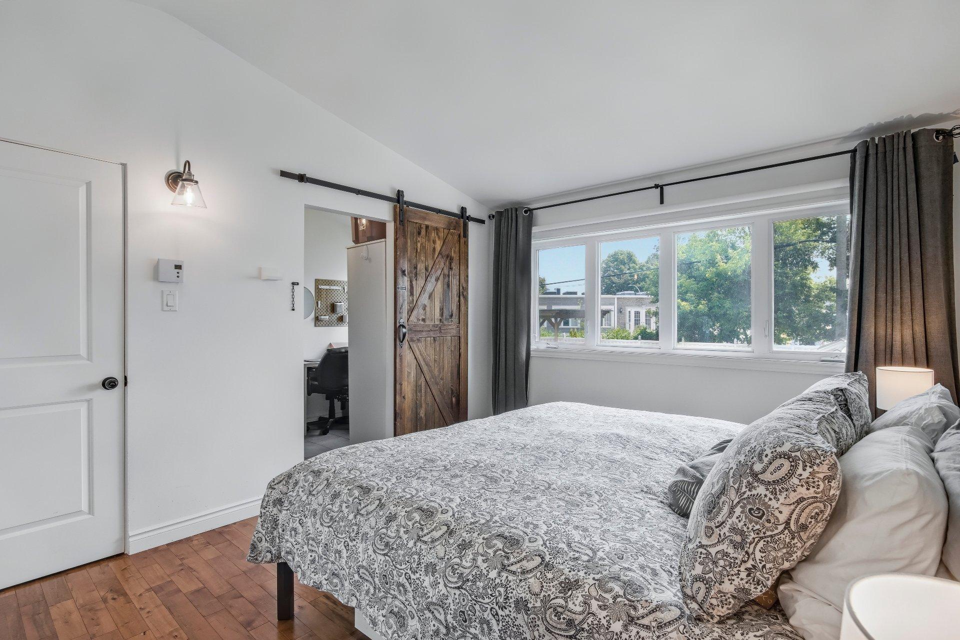









765


Rue St-Pierre E.

,
Saint-Hyacinthe,




QC
J2T1M8

