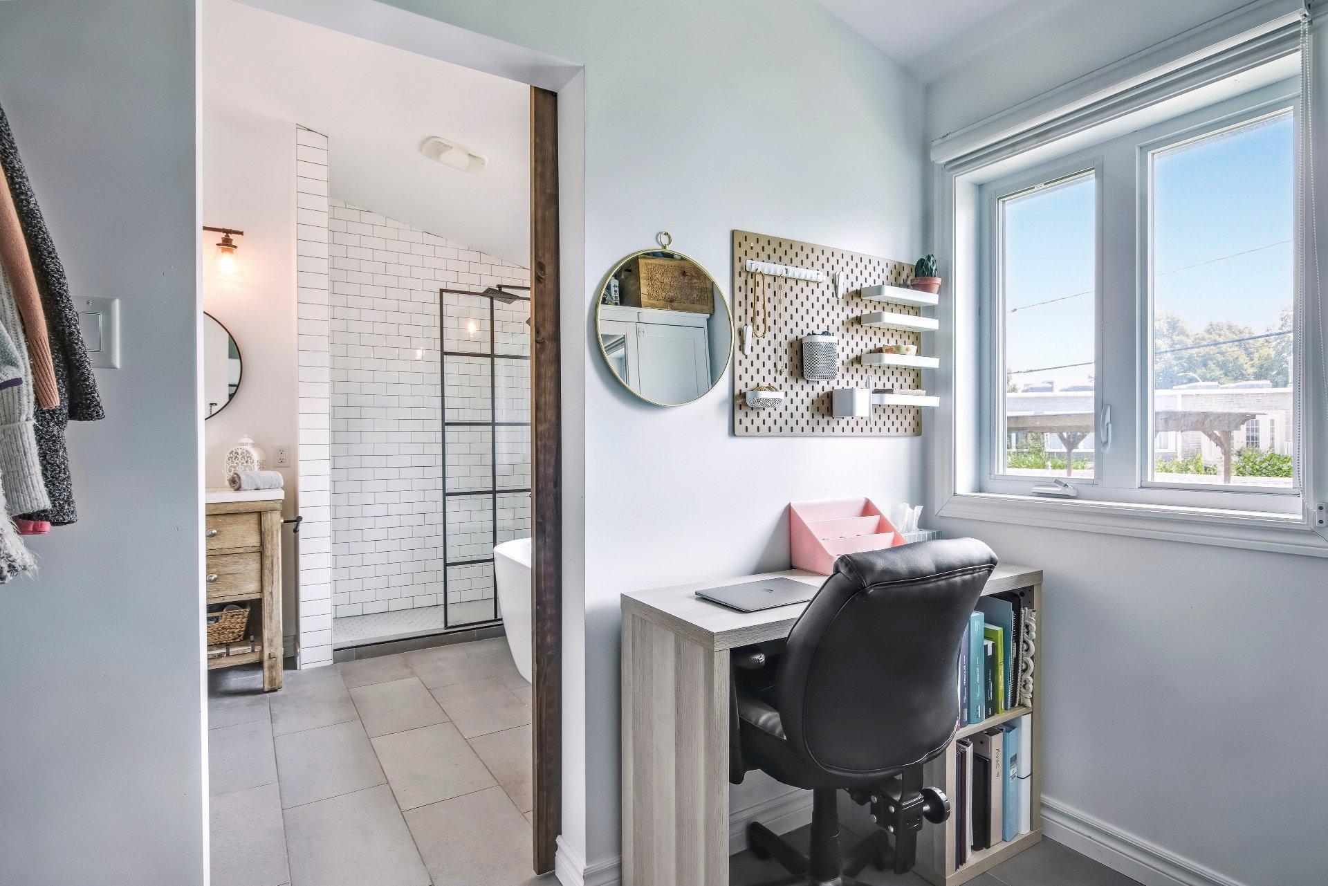 









765


Rue St-Pierre E.

,
Saint-Hyacinthe,




QC
J2T1M8

