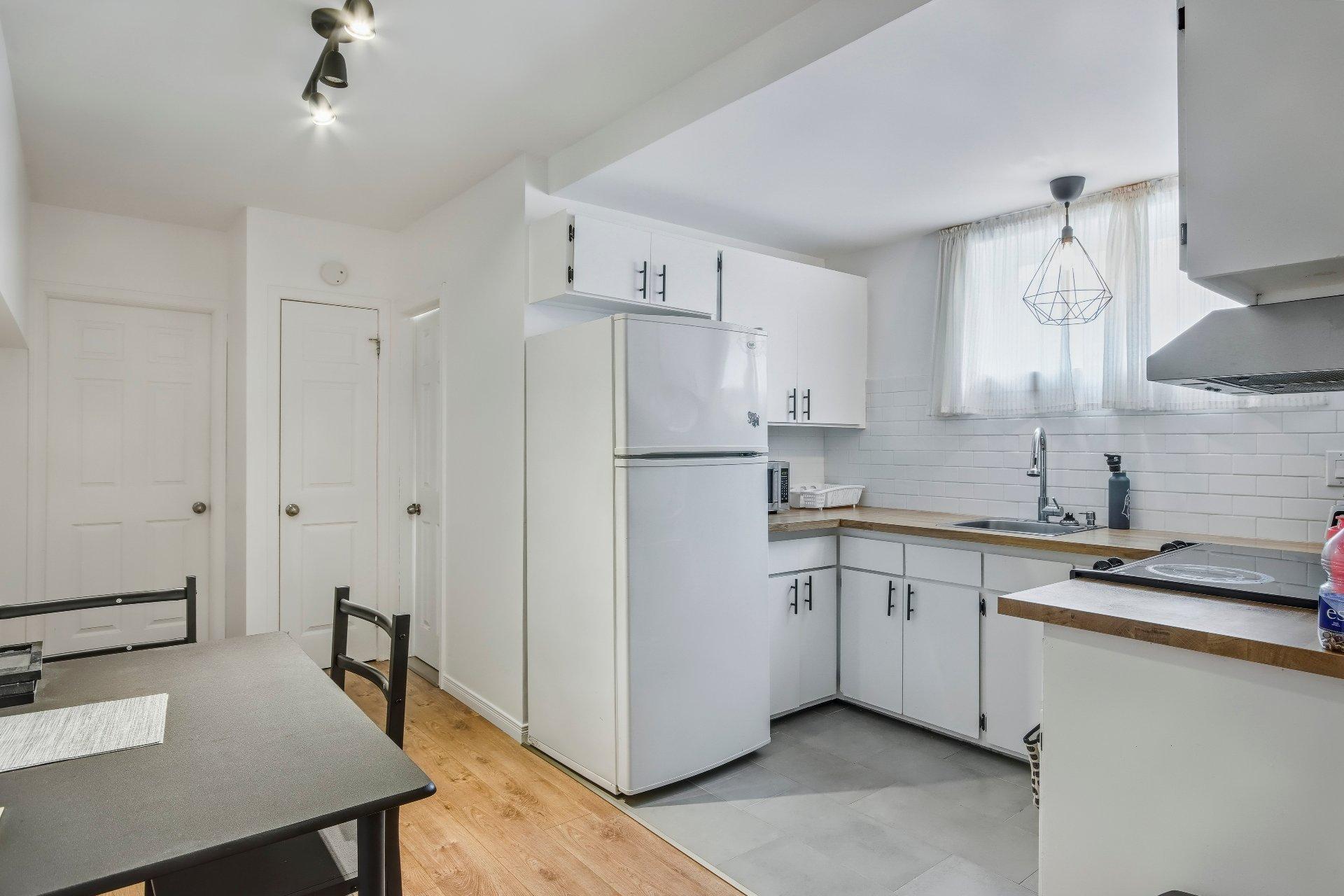 









765


Rue St-Pierre E.

,
Saint-Hyacinthe,




QC
J2T1M8

