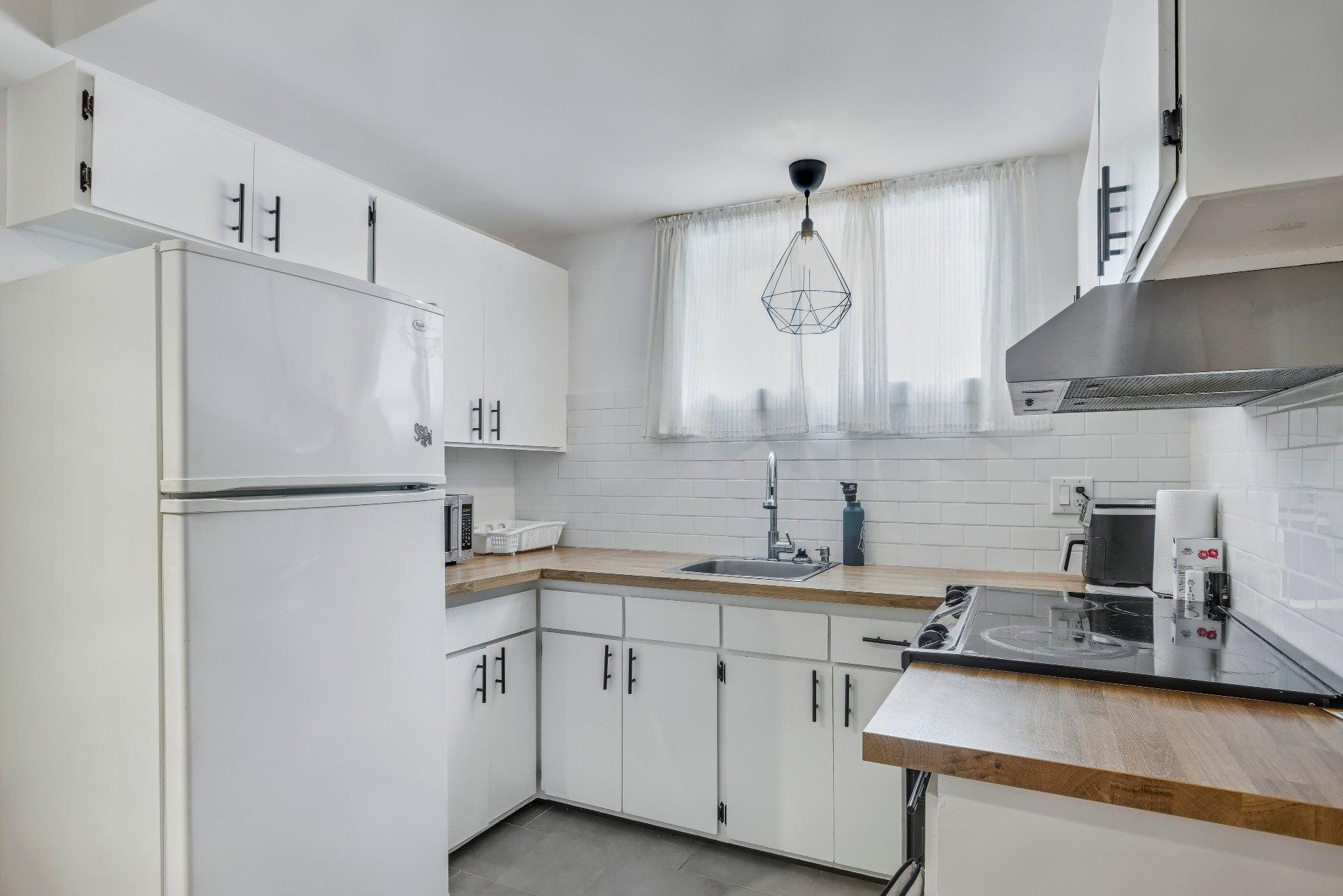 









765


Rue St-Pierre E.

,
Saint-Hyacinthe,




QC
J2T1M8

