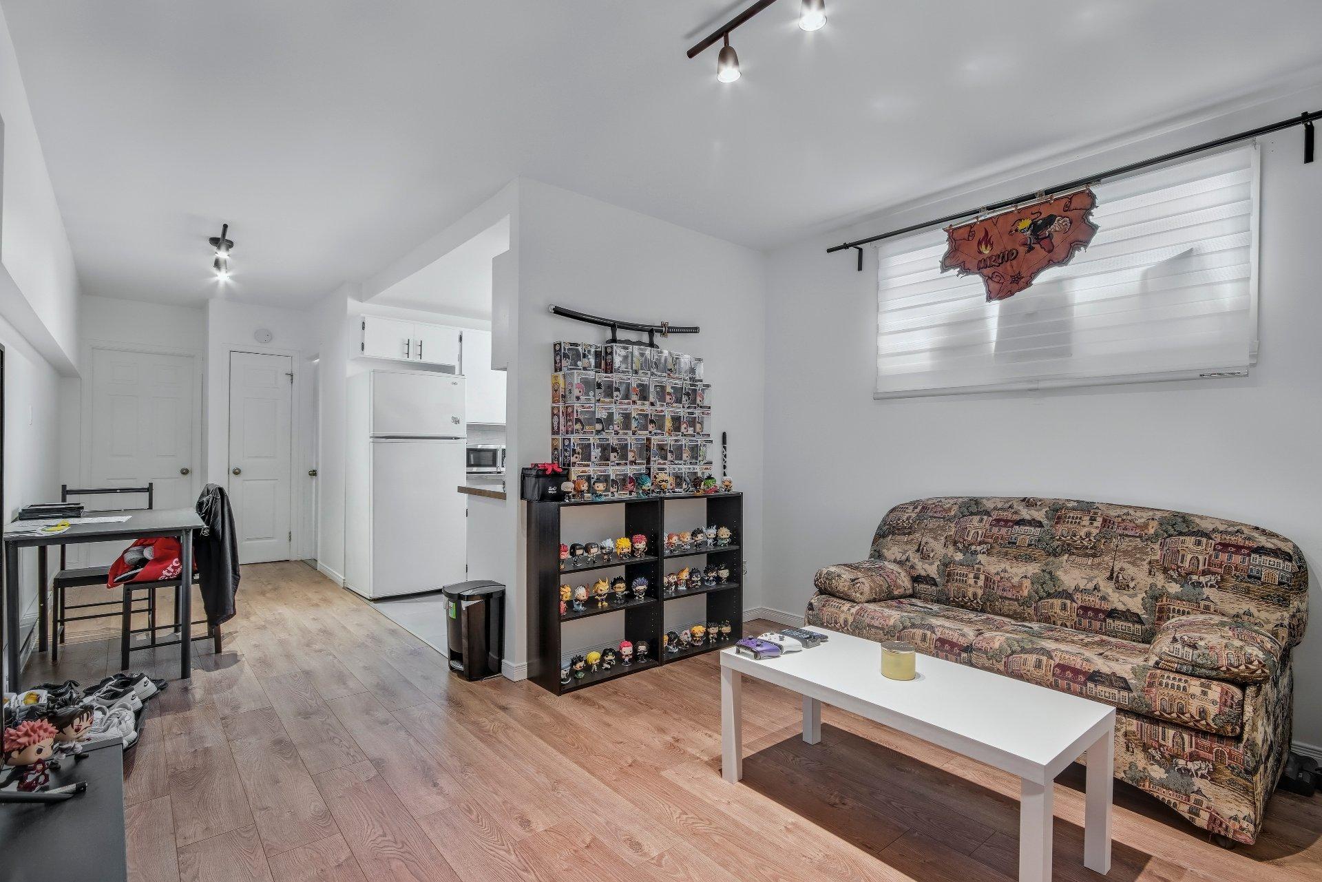 









765


Rue St-Pierre E.

,
Saint-Hyacinthe,




QC
J2T1M8

