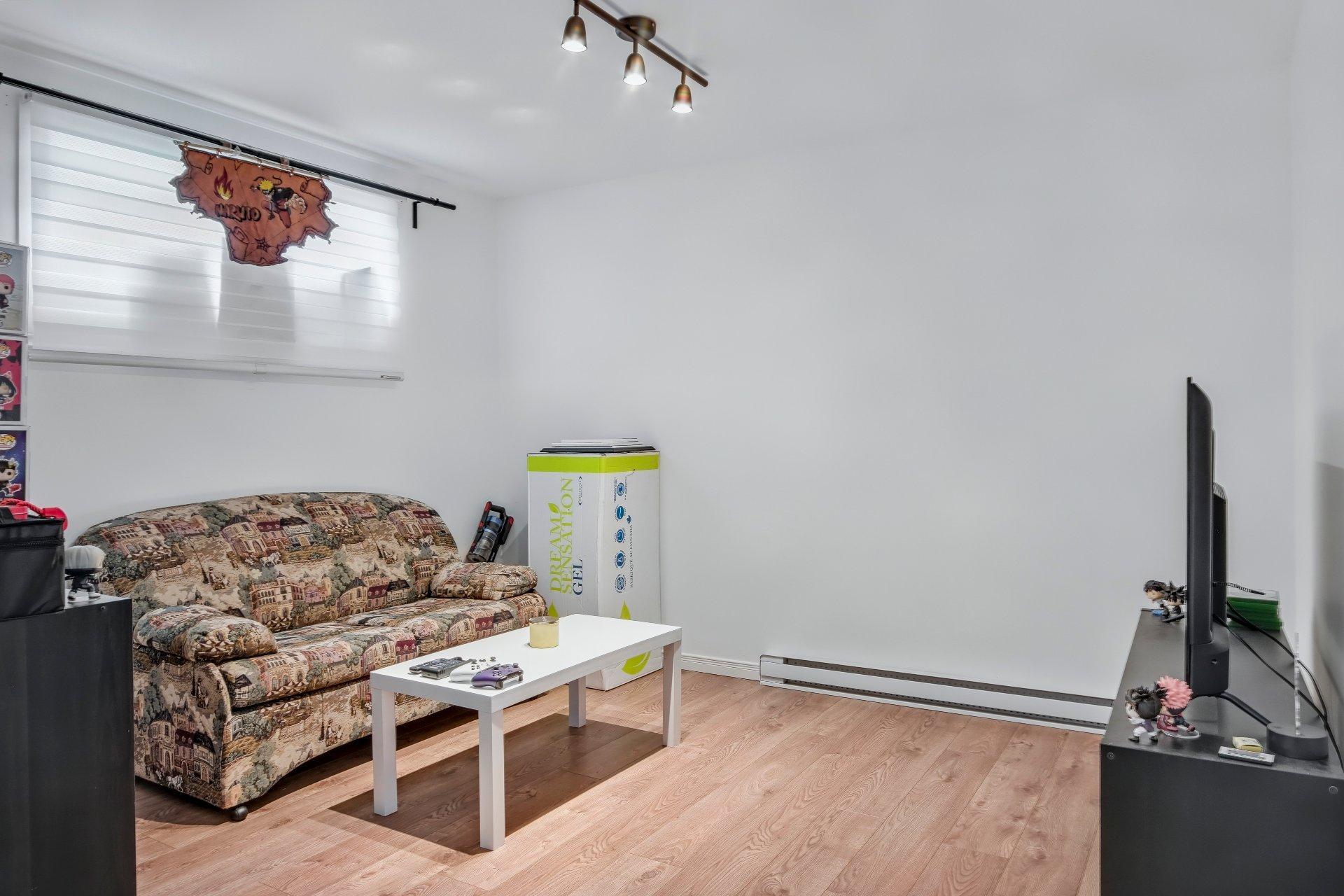 









765


Rue St-Pierre E.

,
Saint-Hyacinthe,




QC
J2T1M8

