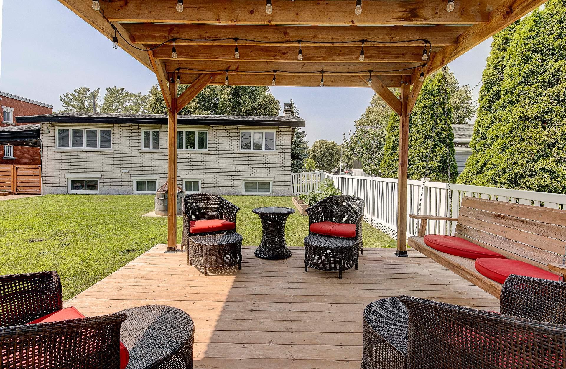 









765


Rue St-Pierre E.

,
Saint-Hyacinthe,




QC
J2T1M8

