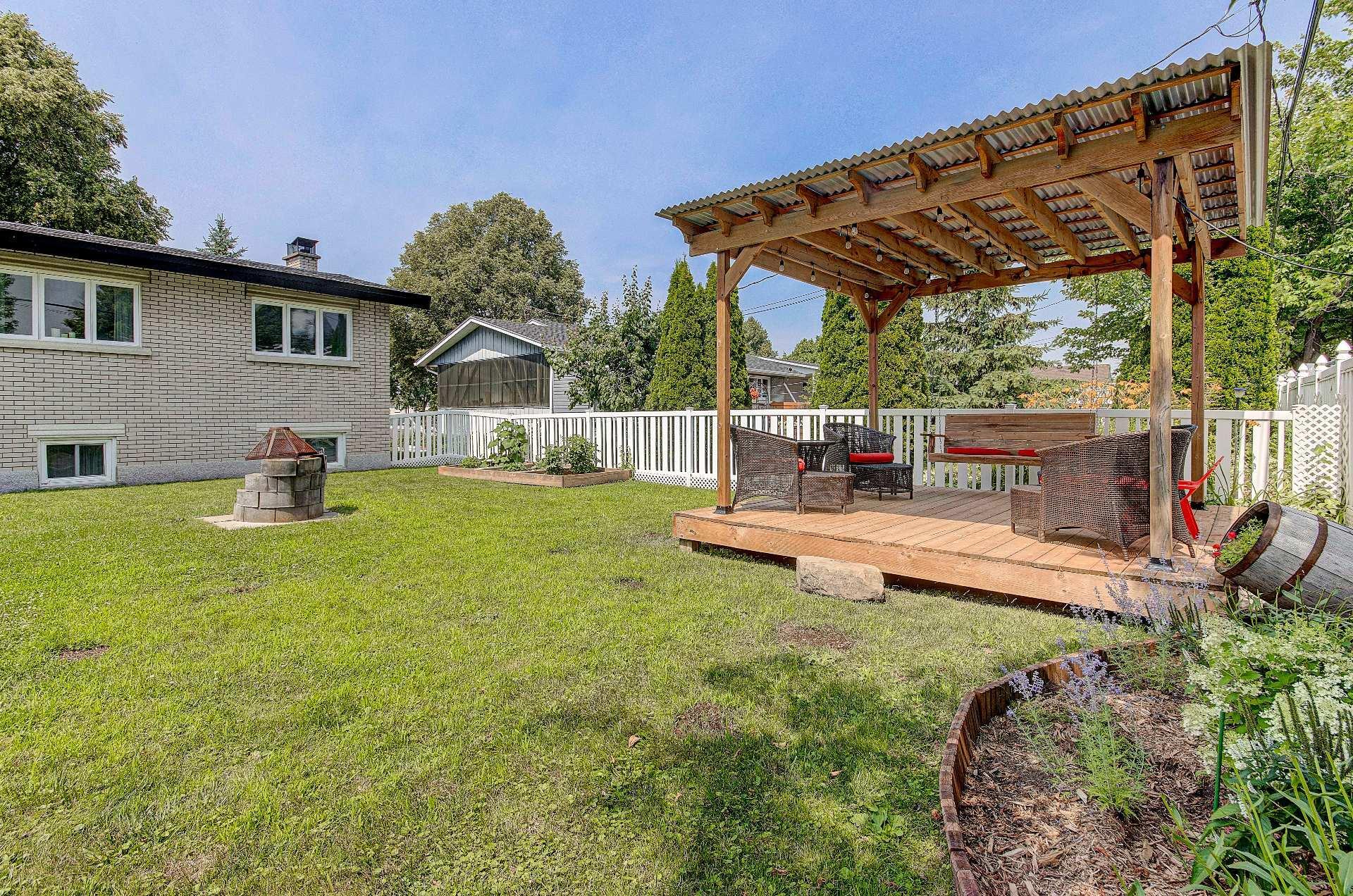 









765


Rue St-Pierre E.

,
Saint-Hyacinthe,




QC
J2T1M8

