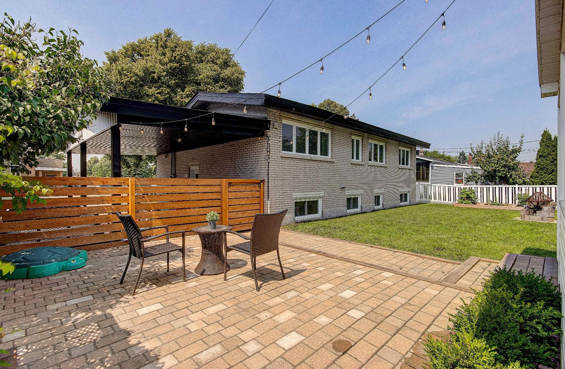 









765


Rue St-Pierre E.

,
Saint-Hyacinthe,




QC
J2T1M8

