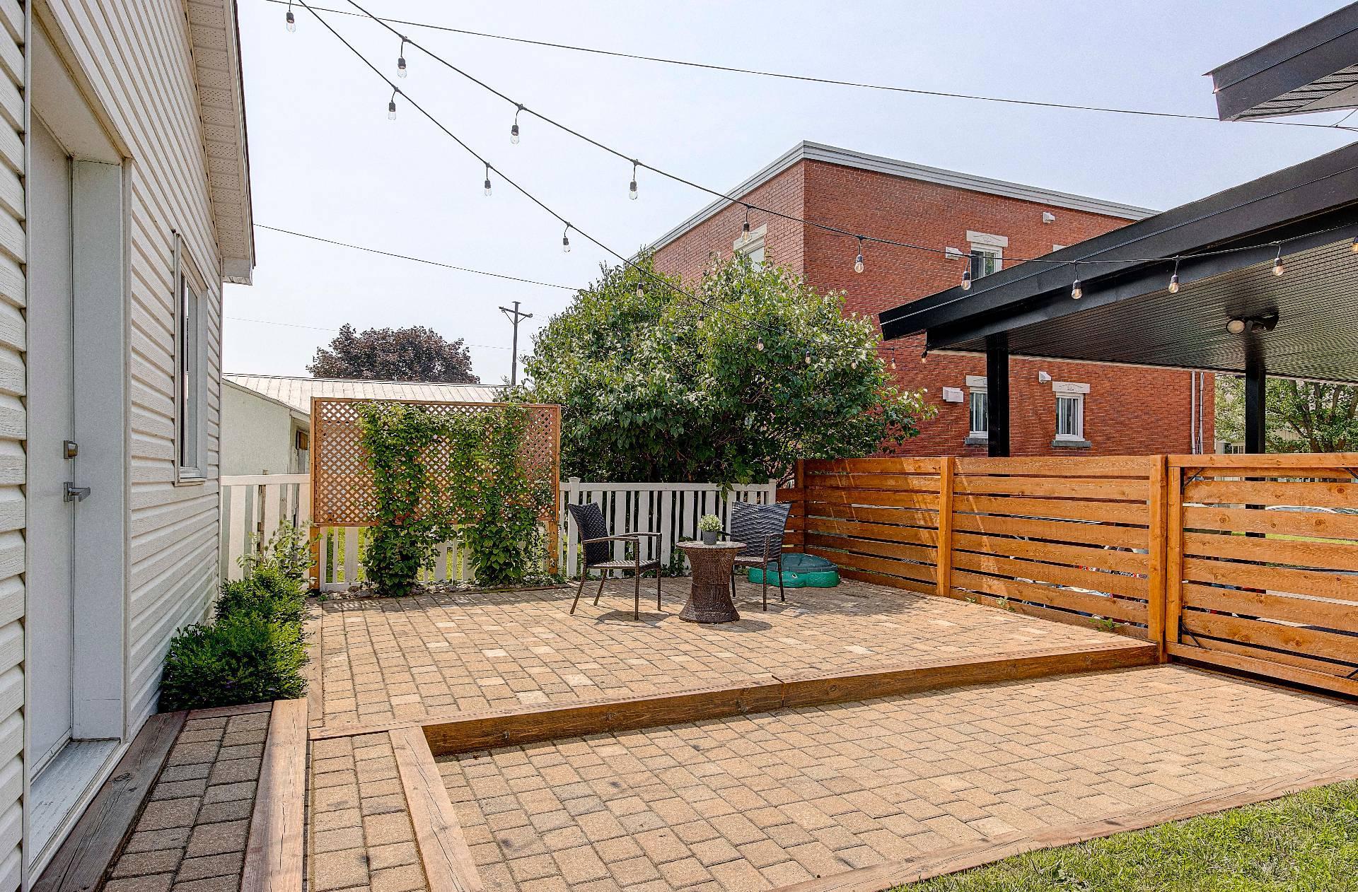 









765


Rue St-Pierre E.

,
Saint-Hyacinthe,




QC
J2T1M8

