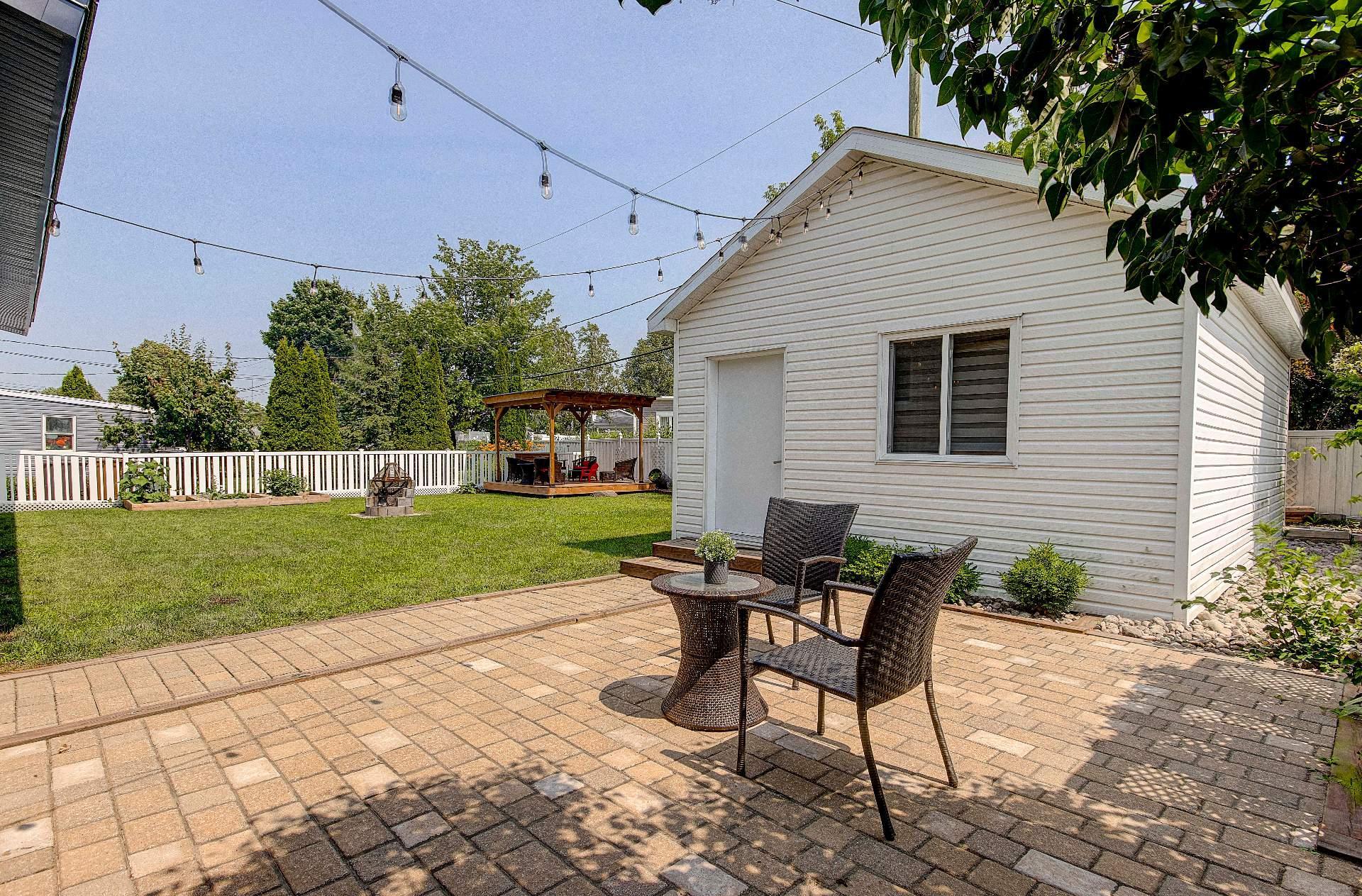 









765


Rue St-Pierre E.

,
Saint-Hyacinthe,




QC
J2T1M8

