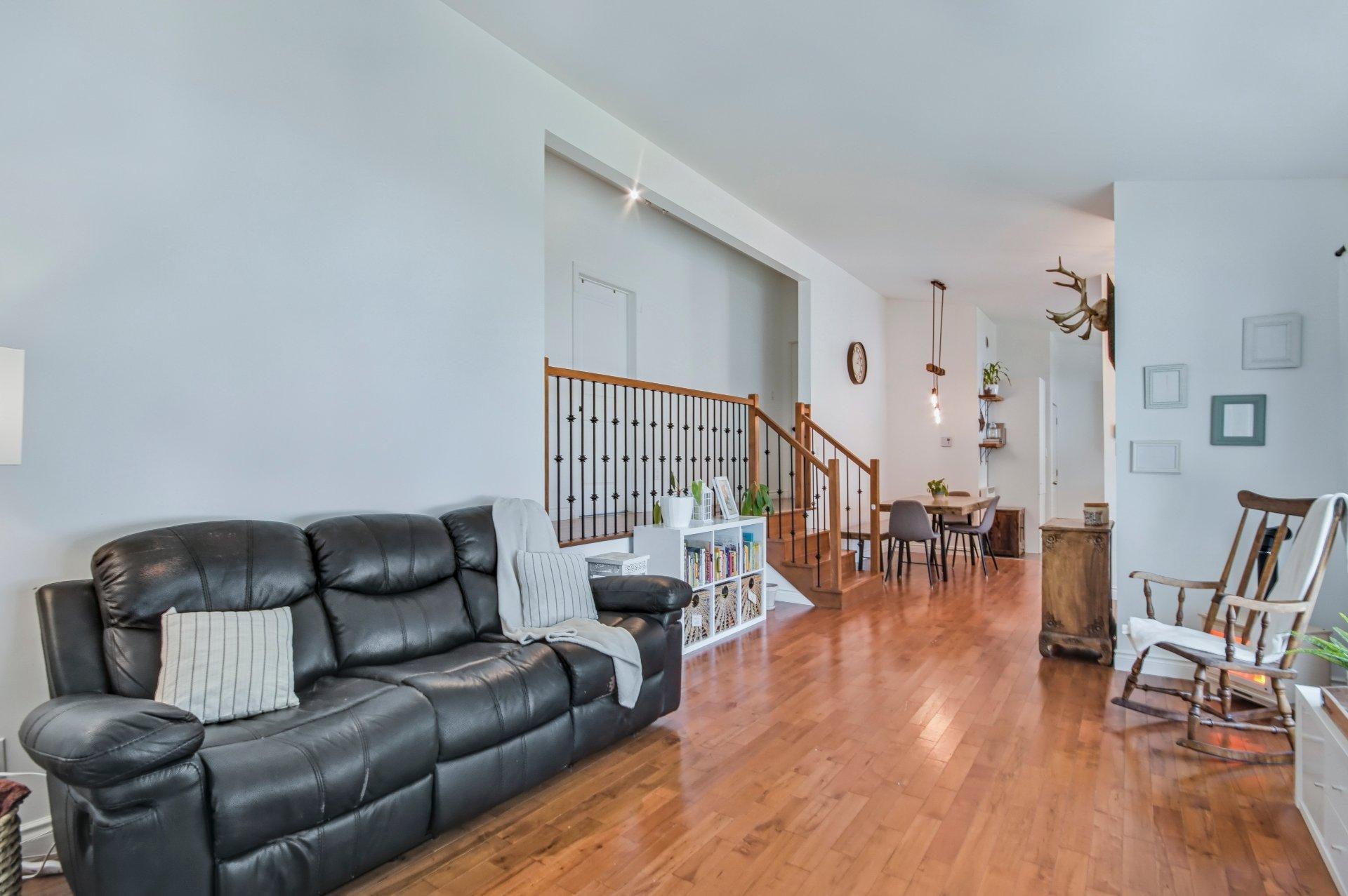 









765


Rue St-Pierre E.

,
Saint-Hyacinthe,




QC
J2T1M8

