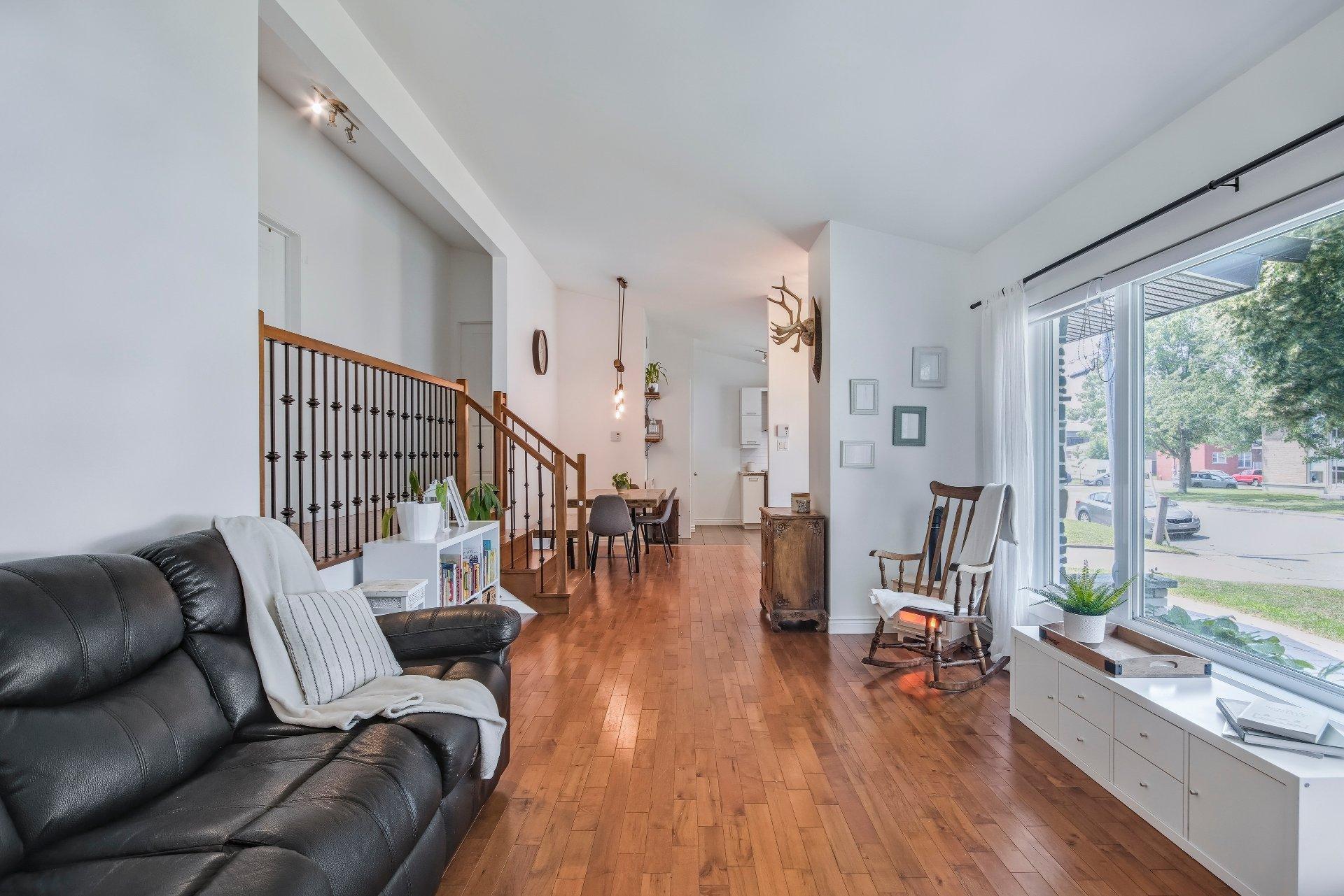 









765


Rue St-Pierre E.

,
Saint-Hyacinthe,




QC
J2T1M8

