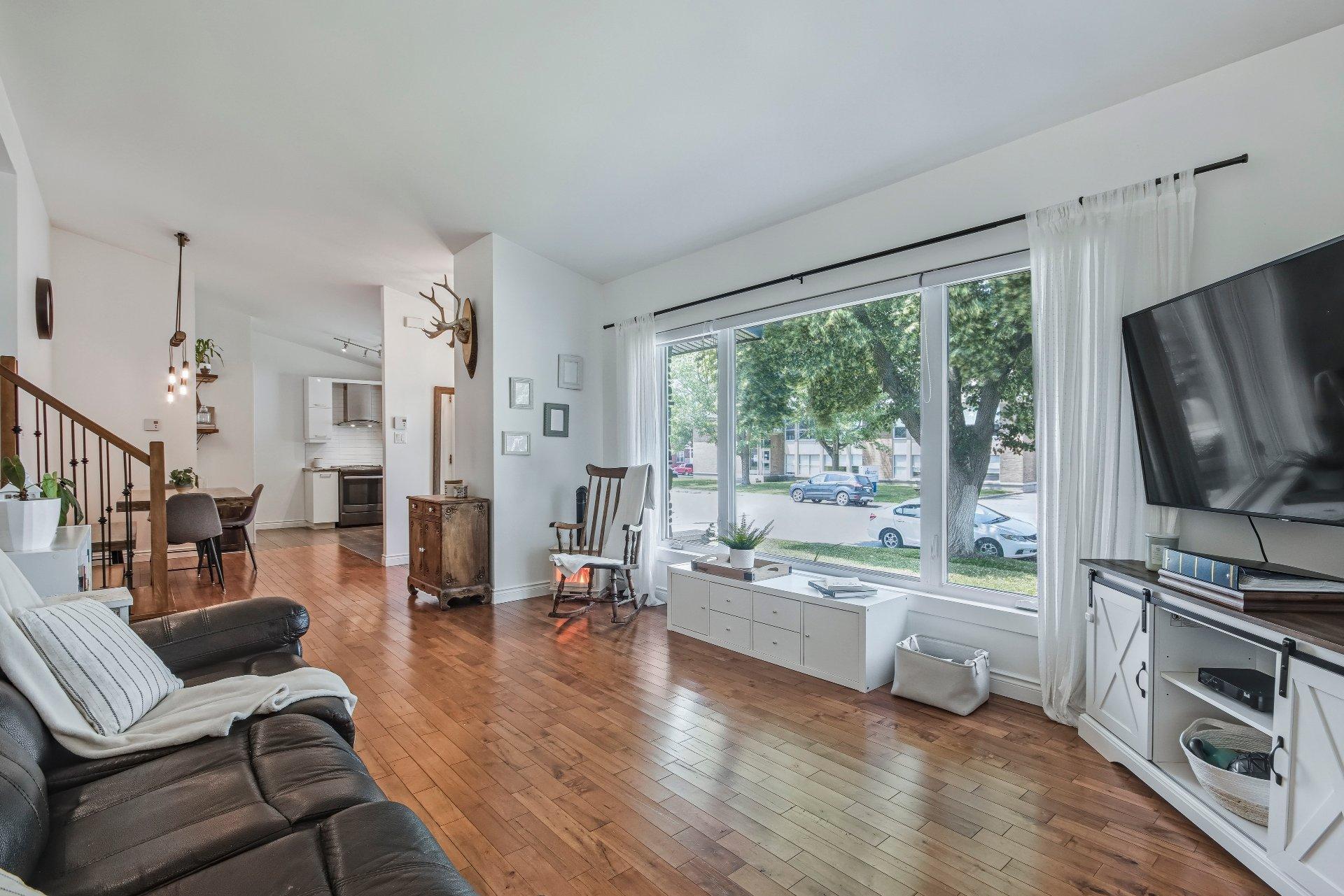 









765


Rue St-Pierre E.

,
Saint-Hyacinthe,




QC
J2T1M8

