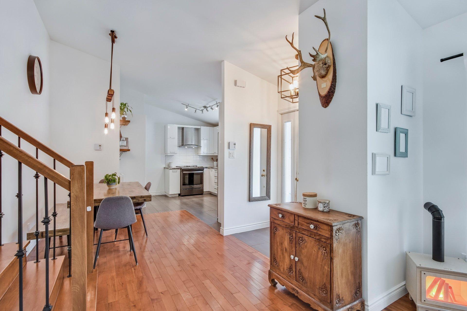 









765


Rue St-Pierre E.

,
Saint-Hyacinthe,




QC
J2T1M8

