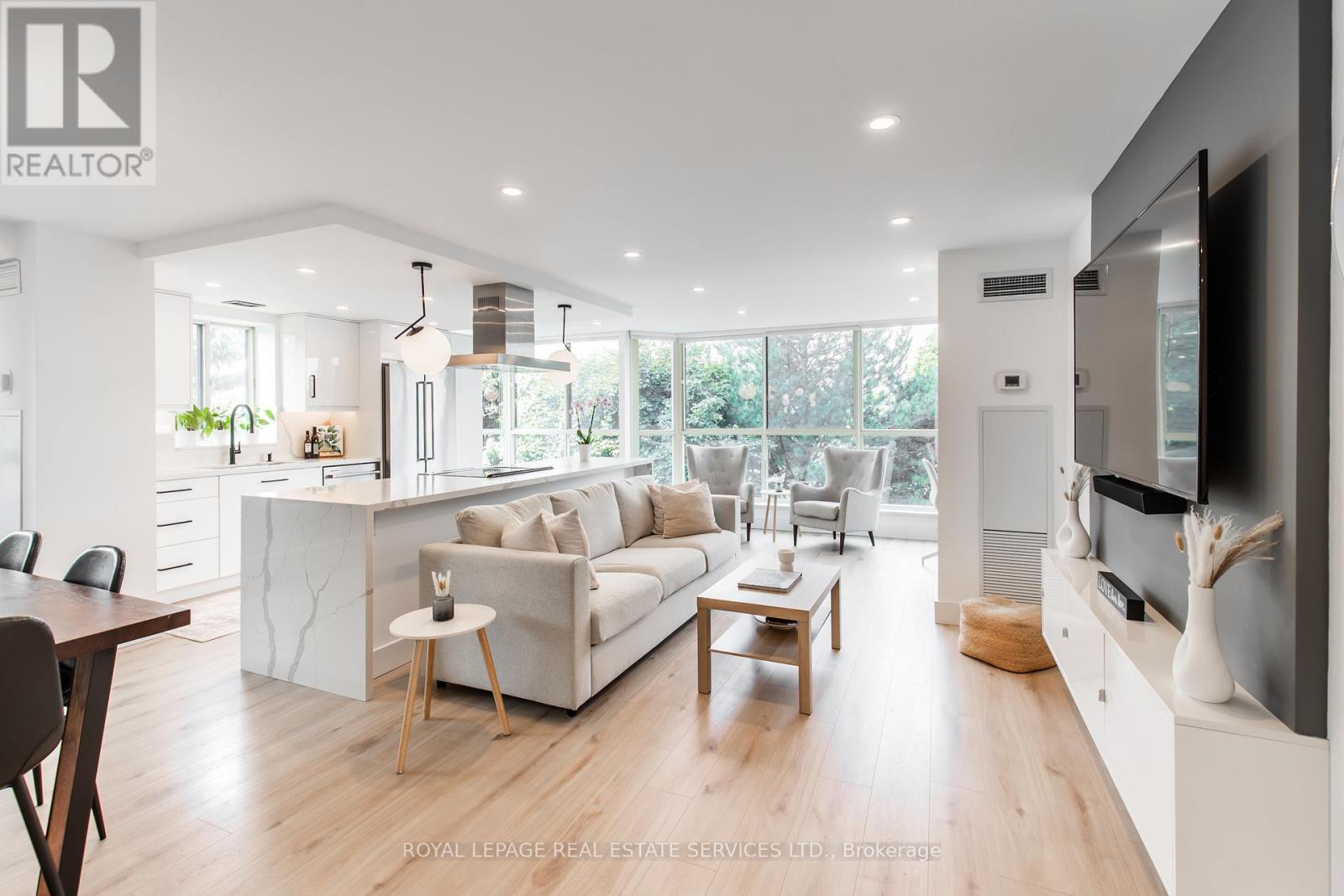 












404 - 100 OBSERVATORY LANE

,
Richmond Hill,




Ontario
L4C1T4

