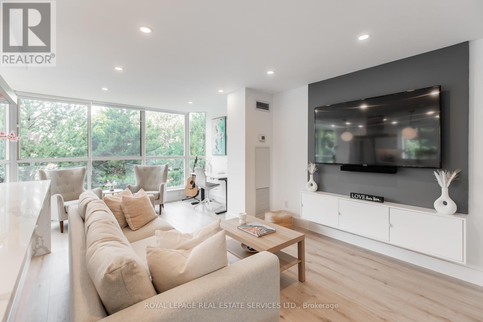 












404 - 100 OBSERVATORY LANE

,
Richmond Hill,




Ontario
L4C1T4

