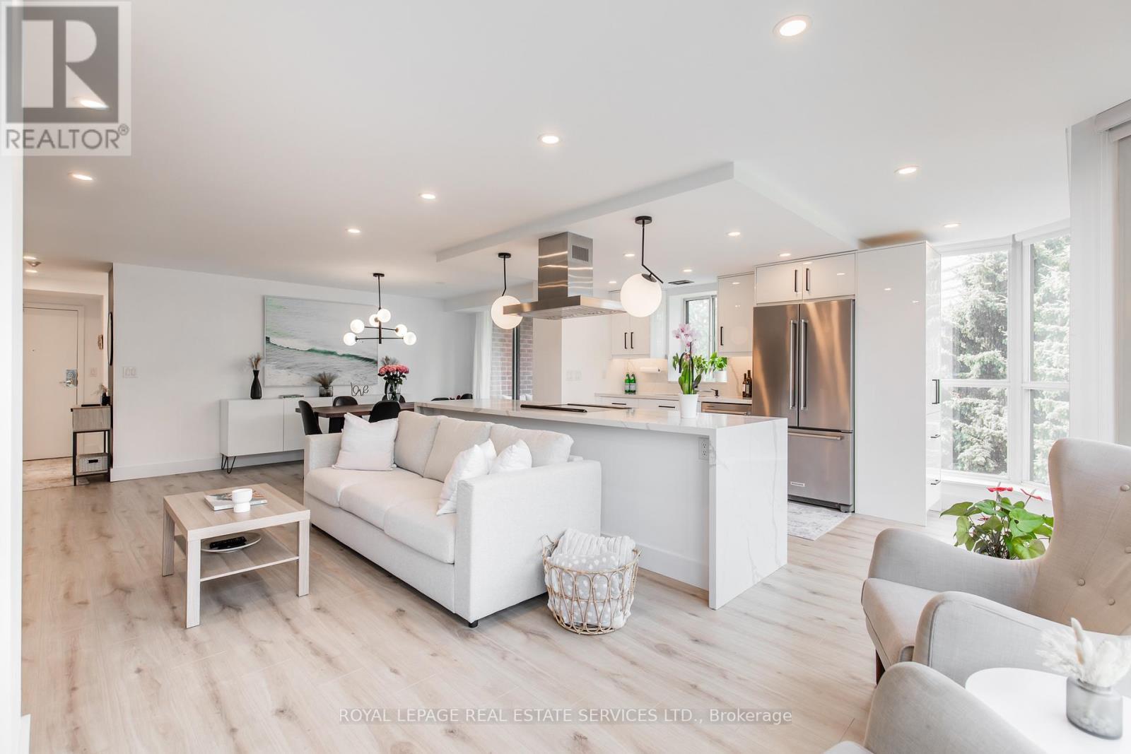 












404 - 100 OBSERVATORY LANE

,
Richmond Hill,




Ontario
L4C1T4


