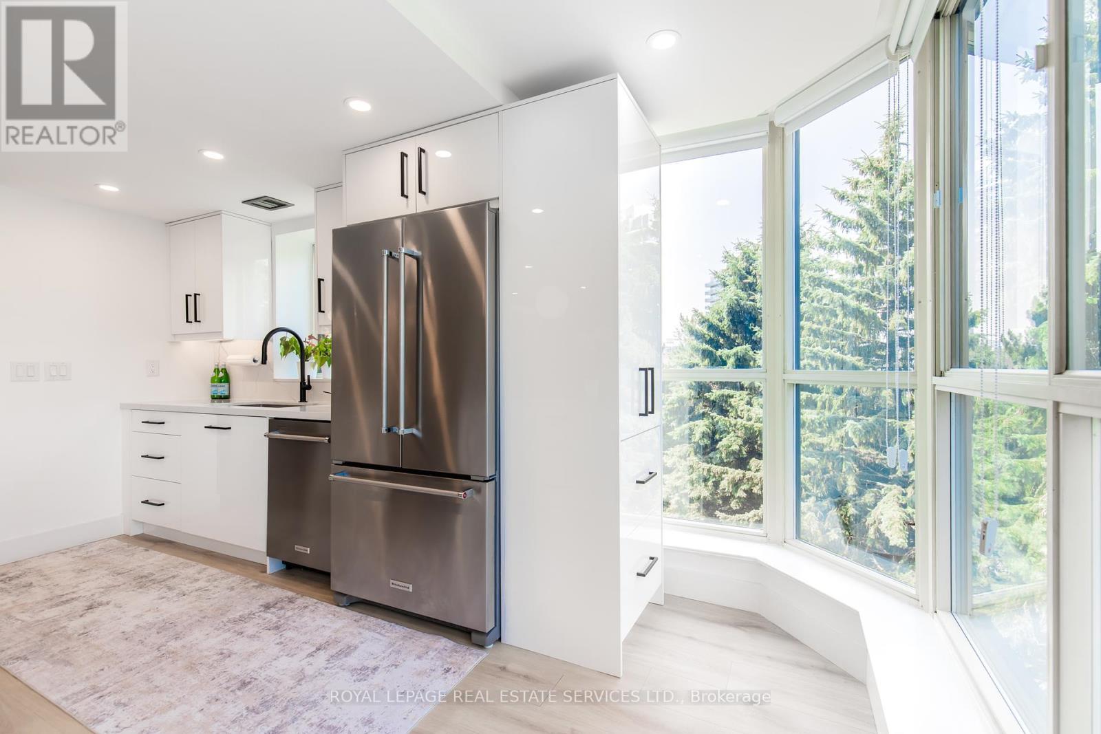 












404 - 100 OBSERVATORY LANE

,
Richmond Hill,




Ontario
L4C1T4

