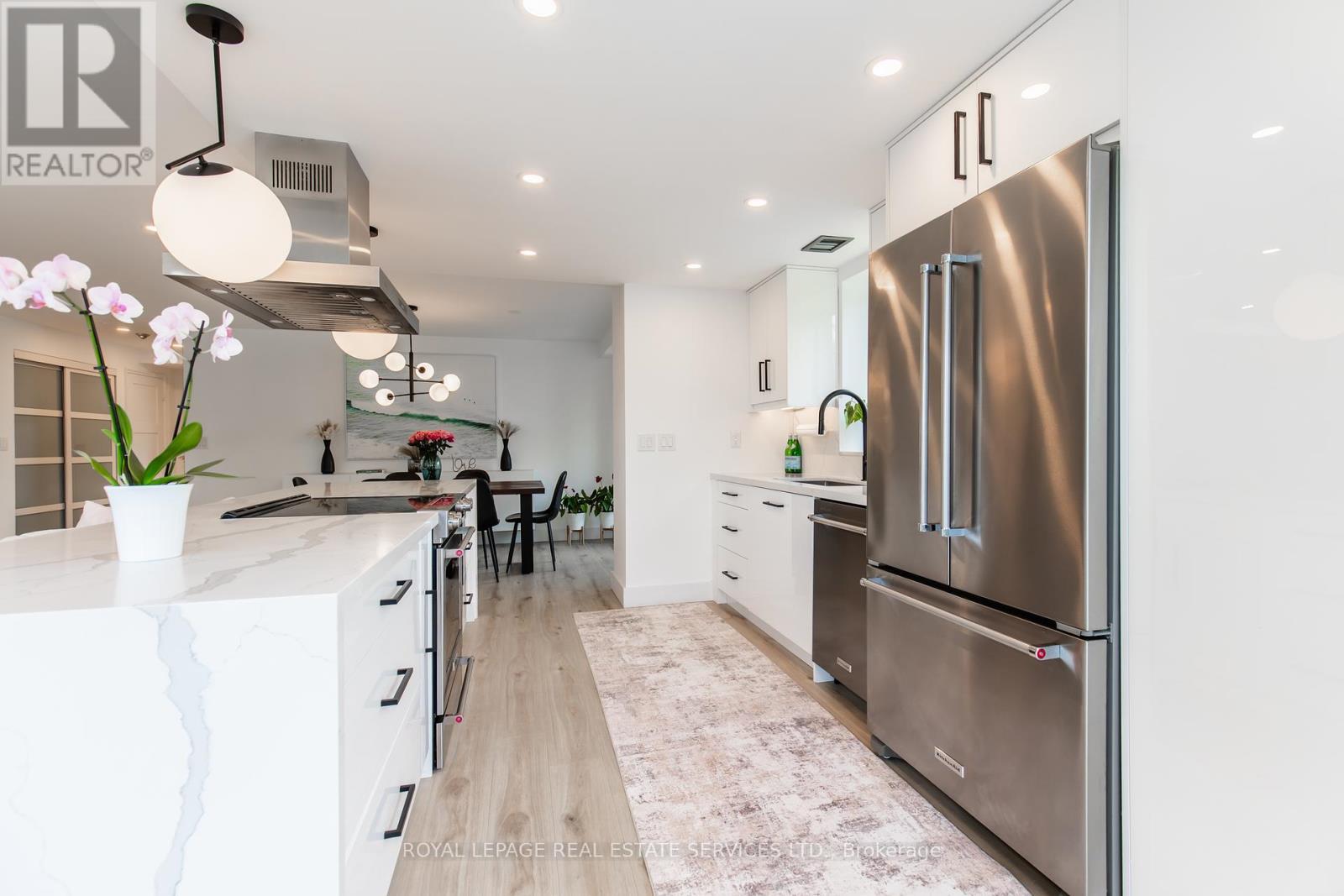 












404 - 100 OBSERVATORY LANE

,
Richmond Hill,




Ontario
L4C1T4

