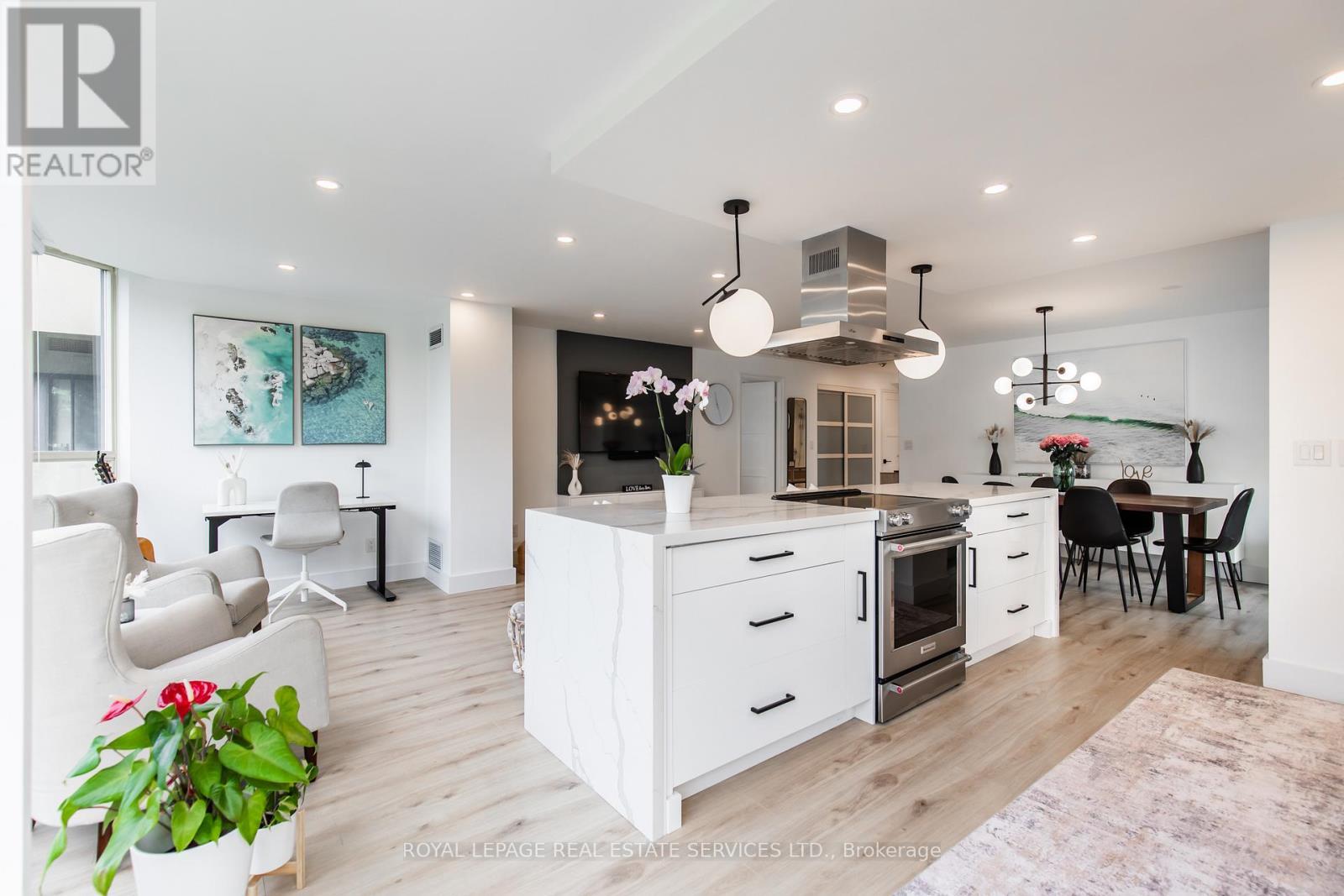 












404 - 100 OBSERVATORY LANE

,
Richmond Hill,




Ontario
L4C1T4

