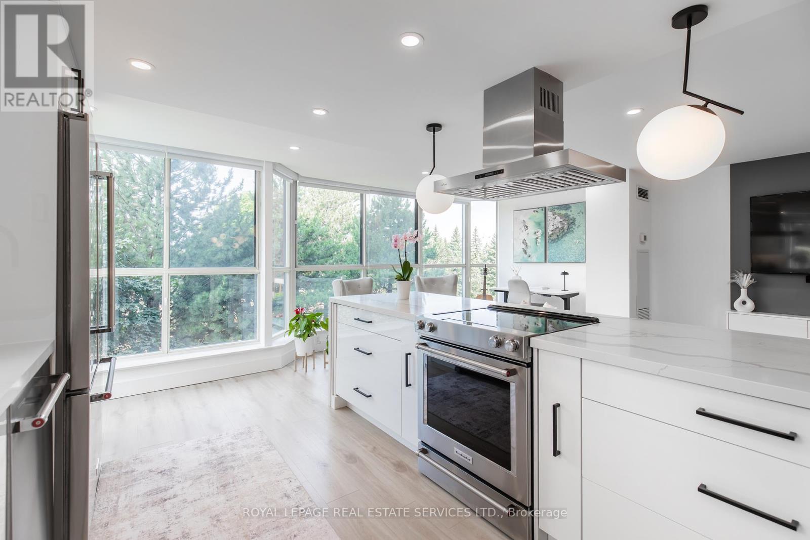 












404 - 100 OBSERVATORY LANE

,
Richmond Hill,




Ontario
L4C1T4

