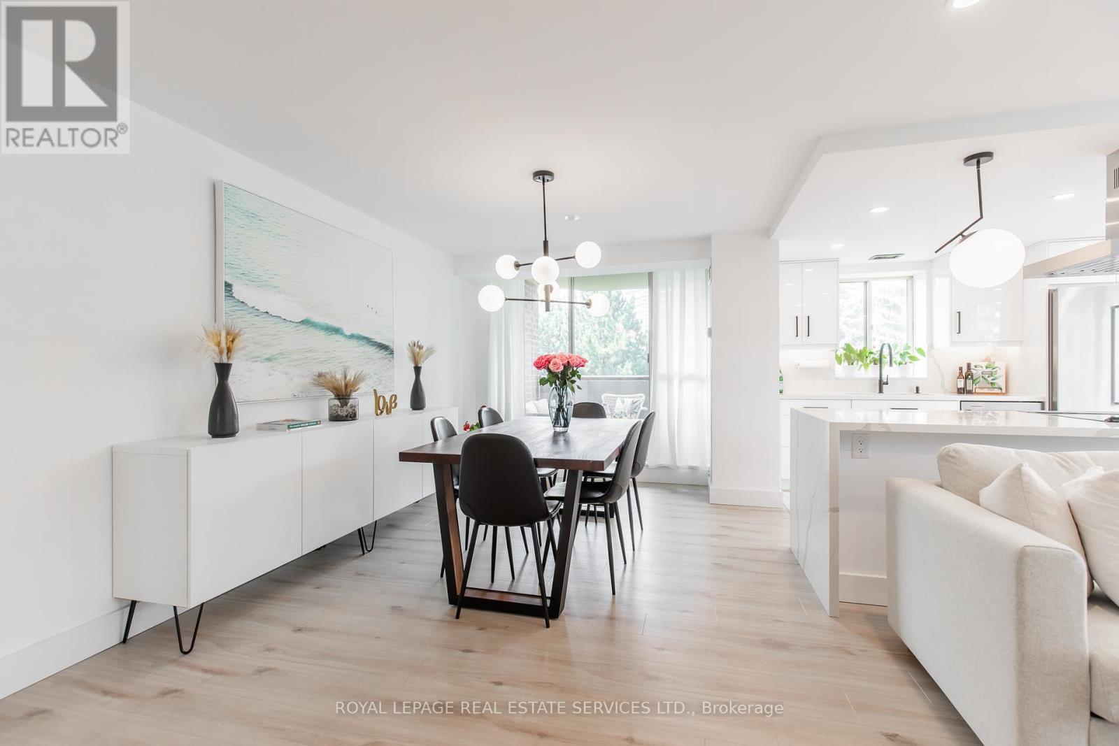 












404 - 100 OBSERVATORY LANE

,
Richmond Hill,




Ontario
L4C1T4

