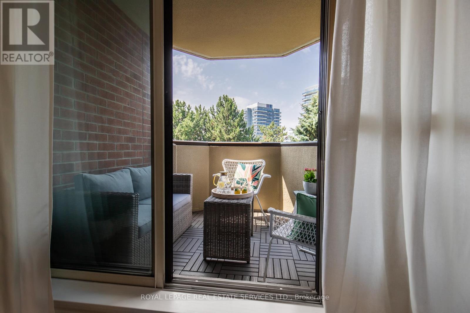 












404 - 100 OBSERVATORY LANE

,
Richmond Hill,




Ontario
L4C1T4

