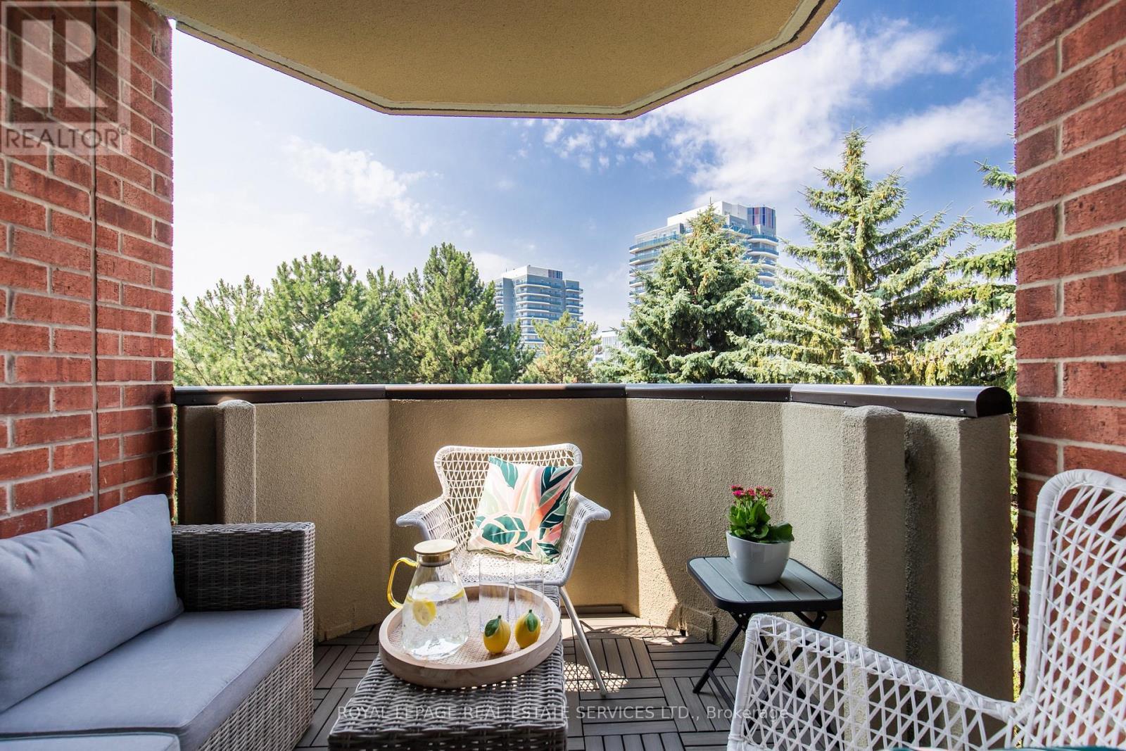 












404 - 100 OBSERVATORY LANE

,
Richmond Hill,




Ontario
L4C1T4

