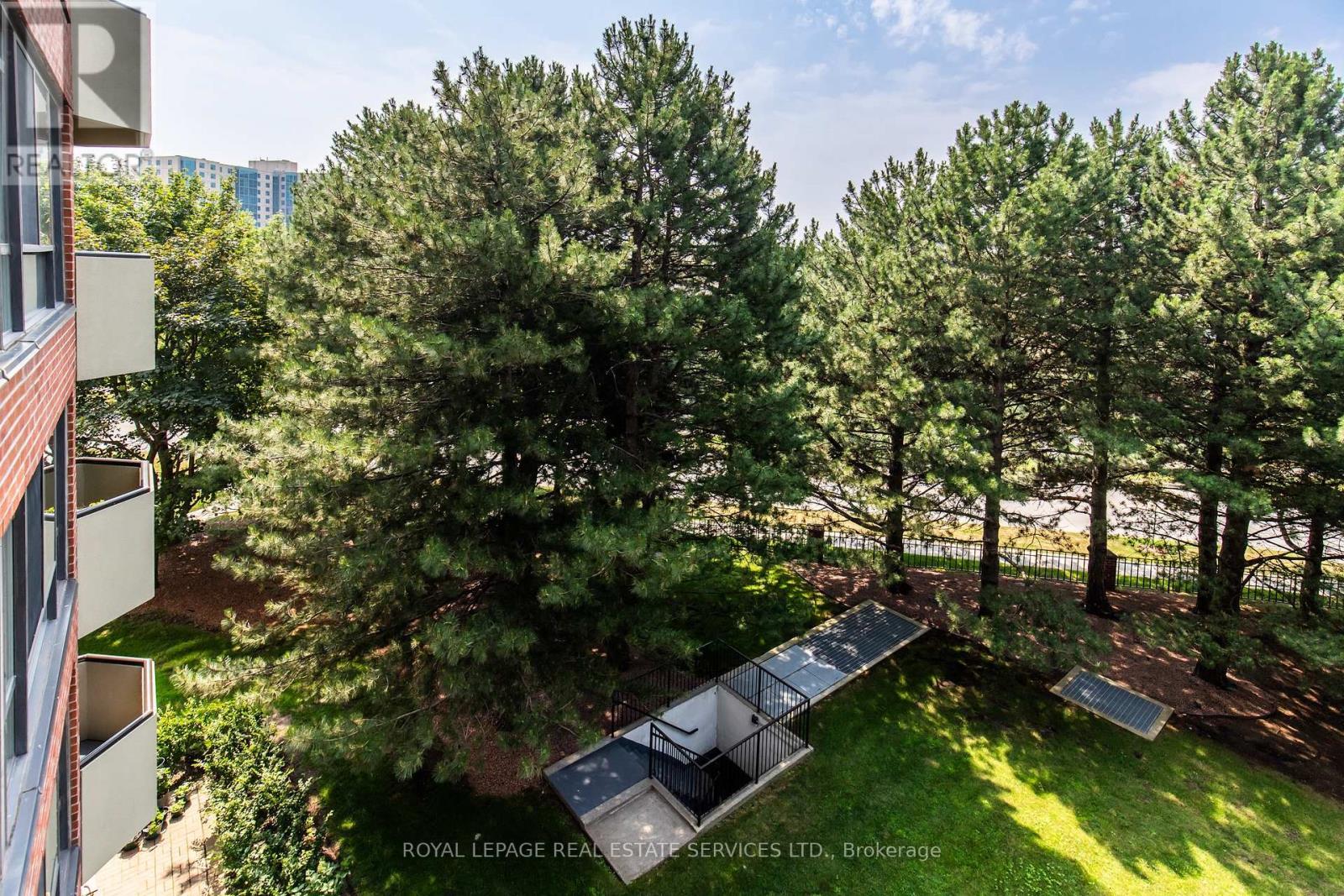 












404 - 100 OBSERVATORY LANE

,
Richmond Hill,




Ontario
L4C1T4

