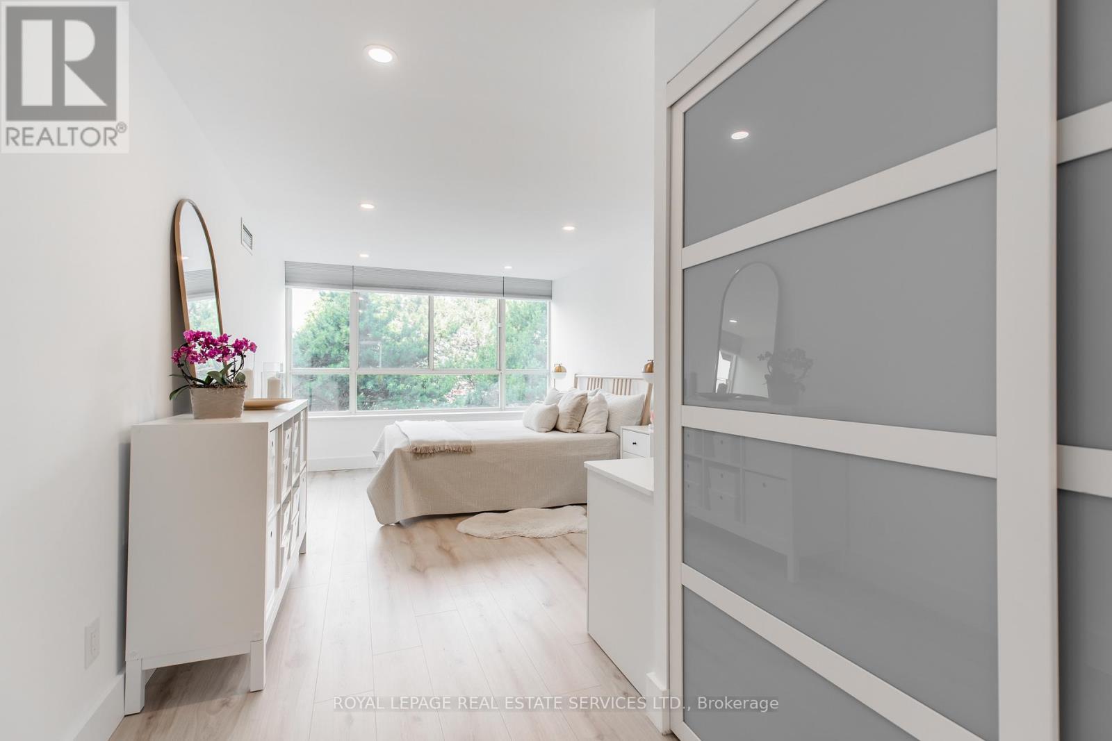 












404 - 100 OBSERVATORY LANE

,
Richmond Hill,




Ontario
L4C1T4

