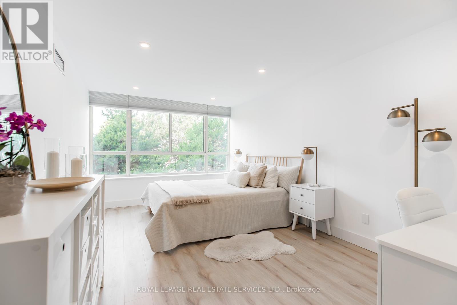 












404 - 100 OBSERVATORY LANE

,
Richmond Hill,




Ontario
L4C1T4

