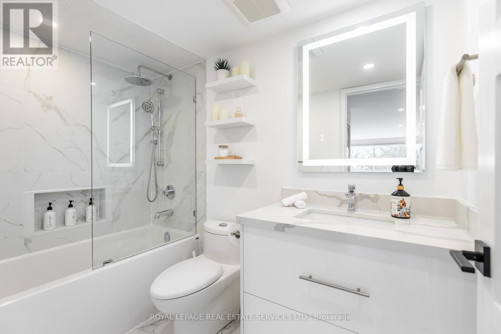 












404 - 100 OBSERVATORY LANE

,
Richmond Hill,




Ontario
L4C1T4

