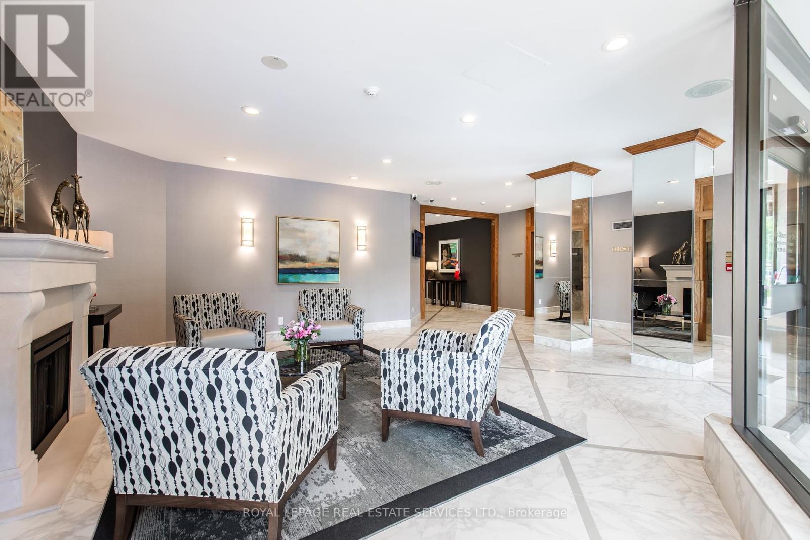 












404 - 100 OBSERVATORY LANE

,
Richmond Hill,




Ontario
L4C1T4

