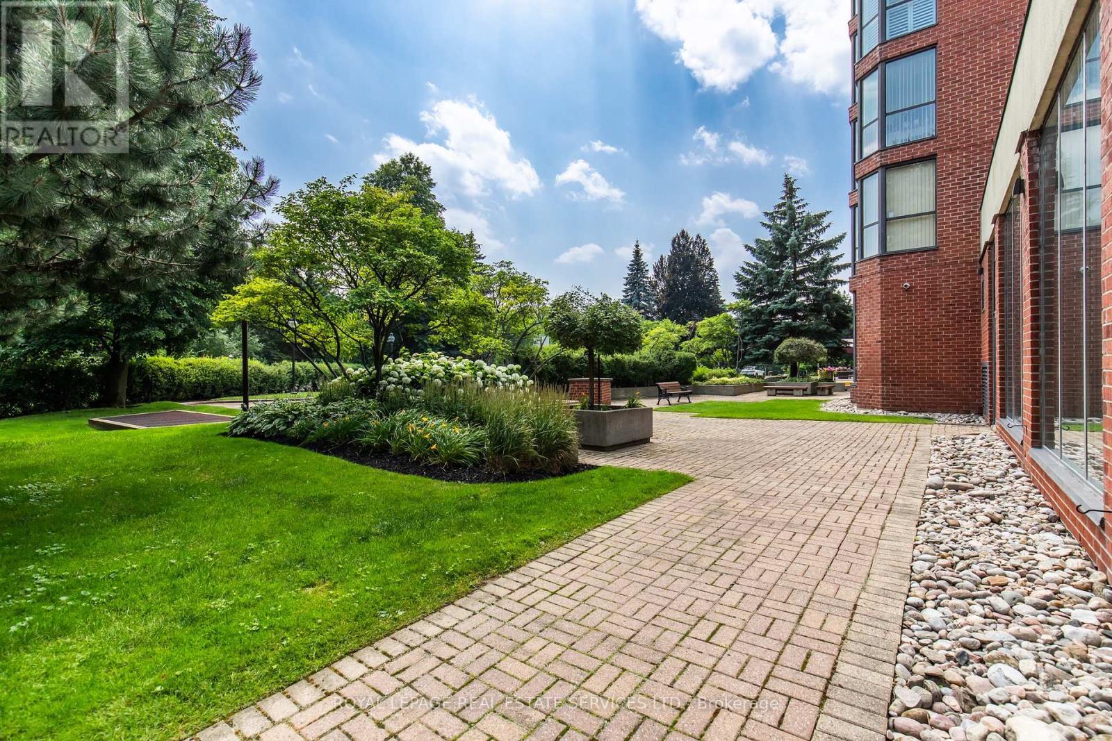 












404 - 100 OBSERVATORY LANE

,
Richmond Hill,




Ontario
L4C1T4

