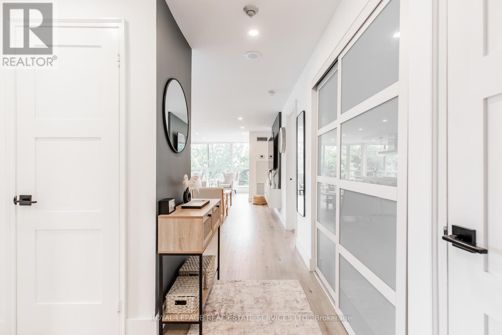 












404 - 100 OBSERVATORY LANE

,
Richmond Hill,




Ontario
L4C1T4

