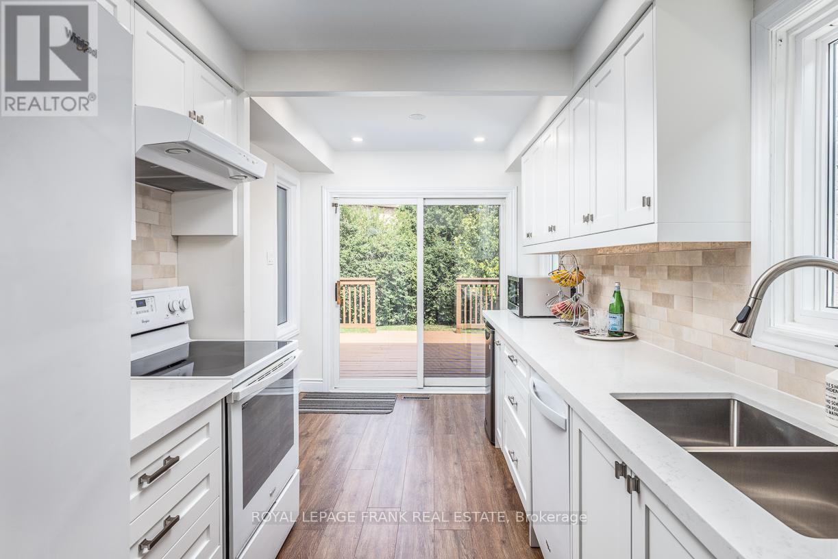 












15 RADFORD DRIVE

,
Ajax (Central West),




Ontario
L1T2H8

