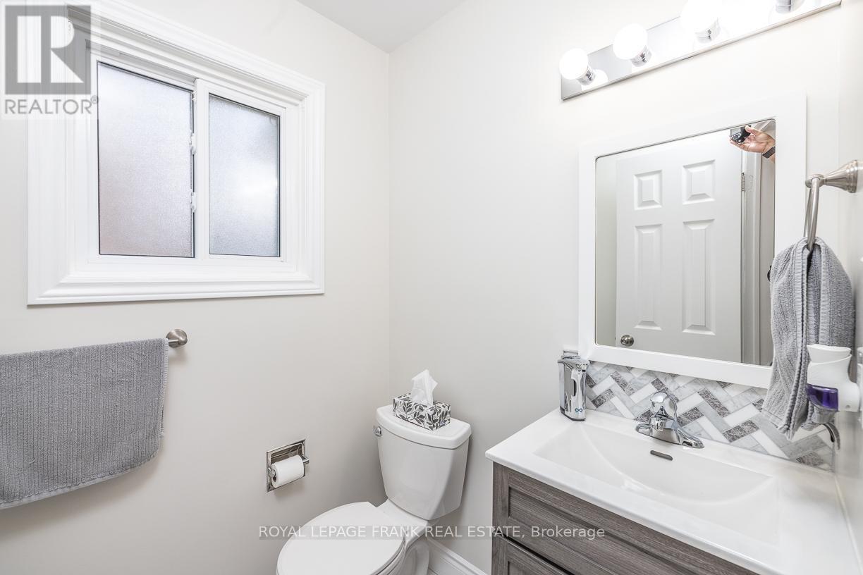 












15 RADFORD DRIVE

,
Ajax (Central West),




Ontario
L1T2H8

