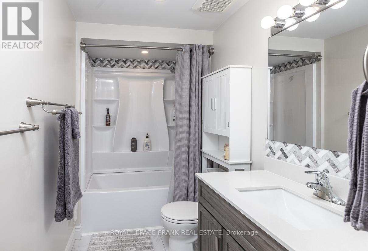 












15 RADFORD DRIVE

,
Ajax (Central West),




Ontario
L1T2H8

