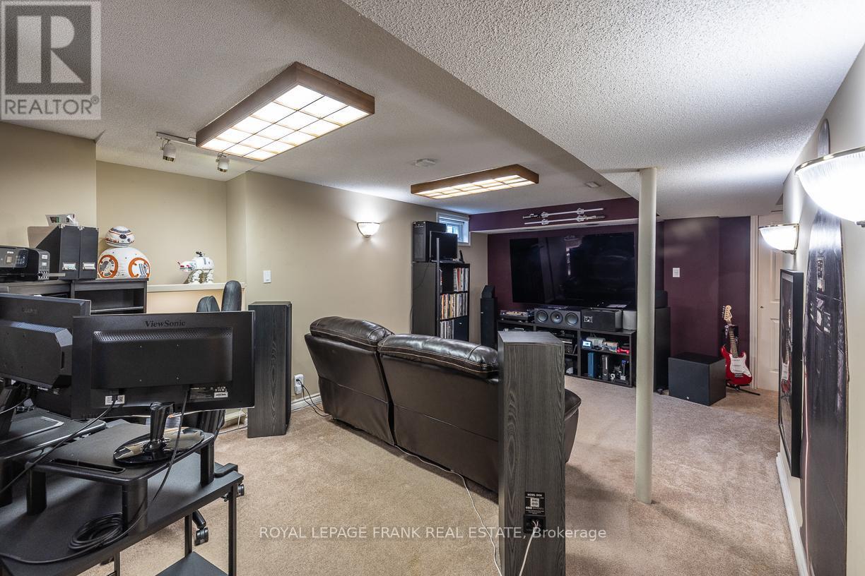 












15 RADFORD DRIVE

,
Ajax (Central West),




Ontario
L1T2H8

