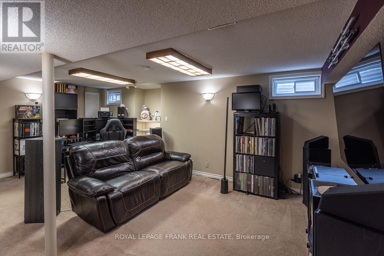 












15 RADFORD DRIVE

,
Ajax (Central West),




Ontario
L1T2H8

