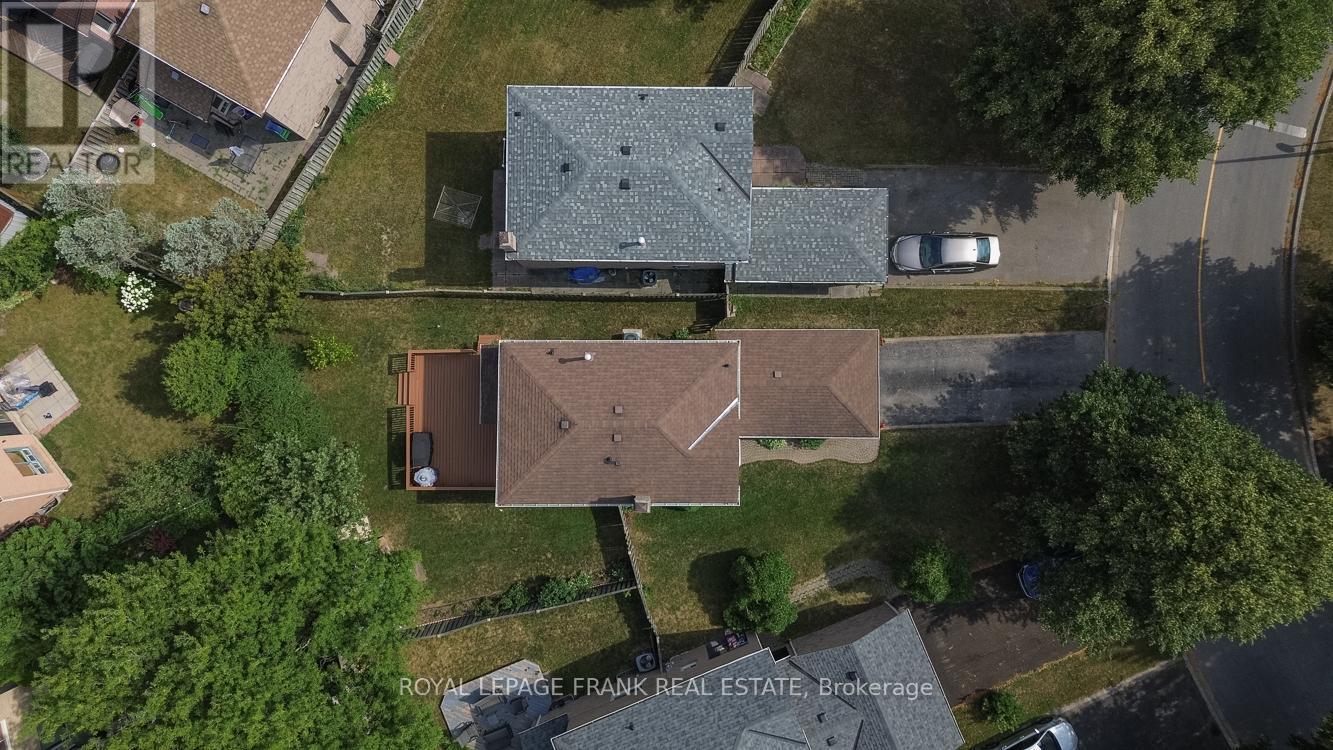 












15 RADFORD DRIVE

,
Ajax (Central West),




Ontario
L1T2H8

