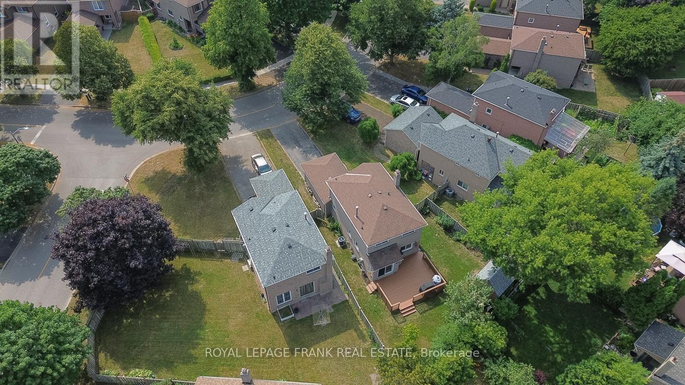 












15 RADFORD DRIVE

,
Ajax (Central West),




Ontario
L1T2H8

