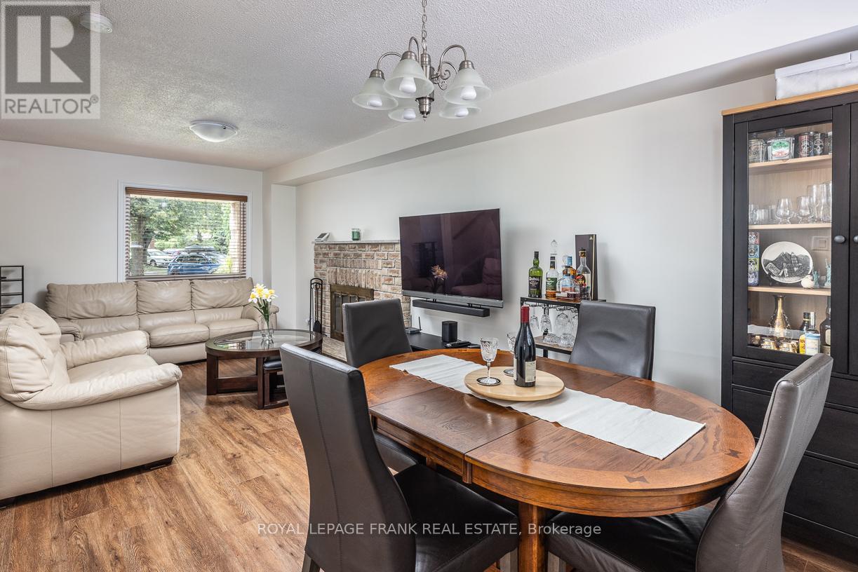 












15 RADFORD DRIVE

,
Ajax (Central West),




Ontario
L1T2H8

