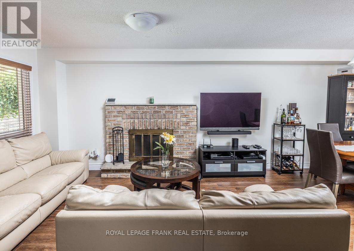 












15 RADFORD DRIVE

,
Ajax (Central West),




Ontario
L1T2H8

