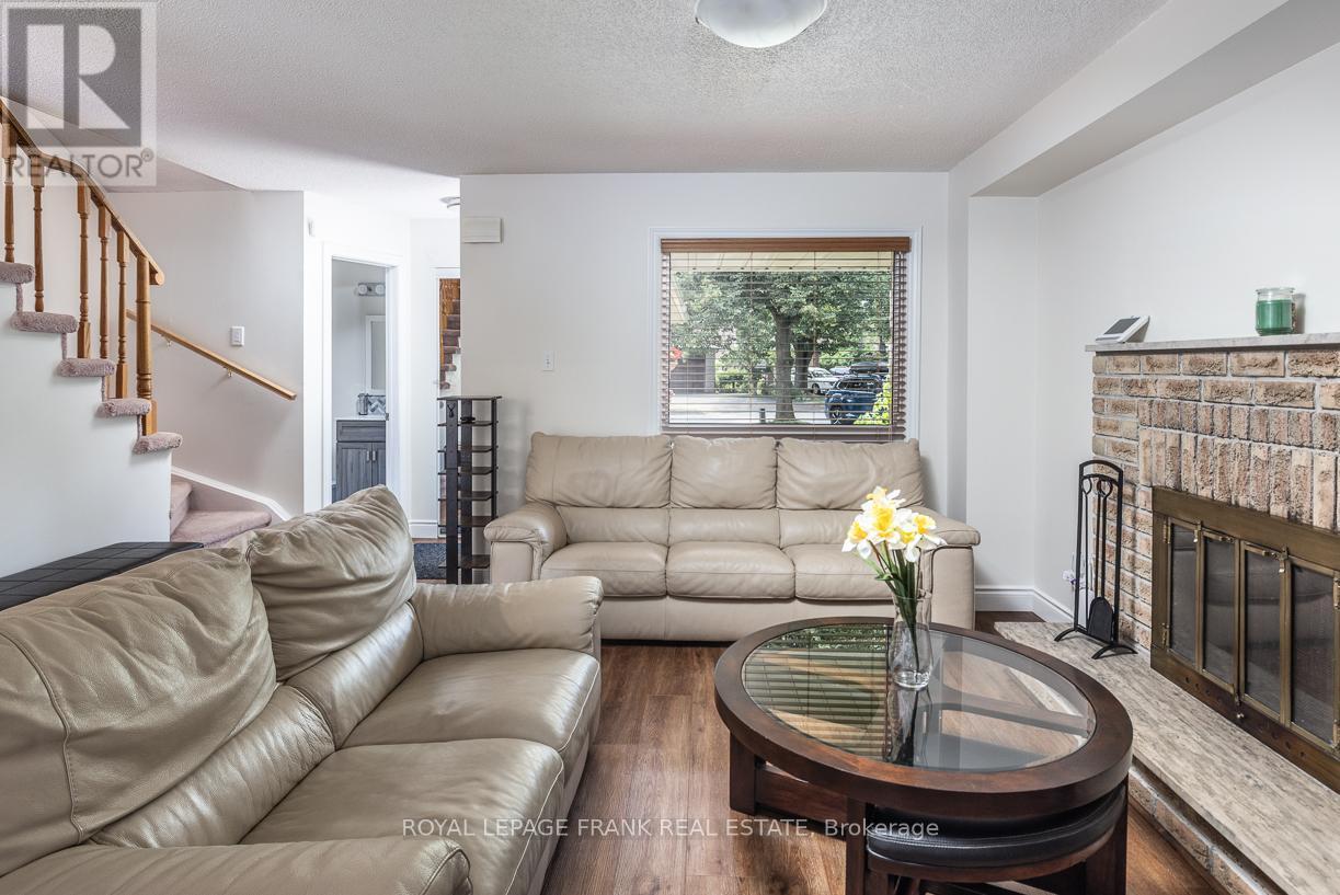 












15 RADFORD DRIVE

,
Ajax (Central West),




Ontario
L1T2H8

