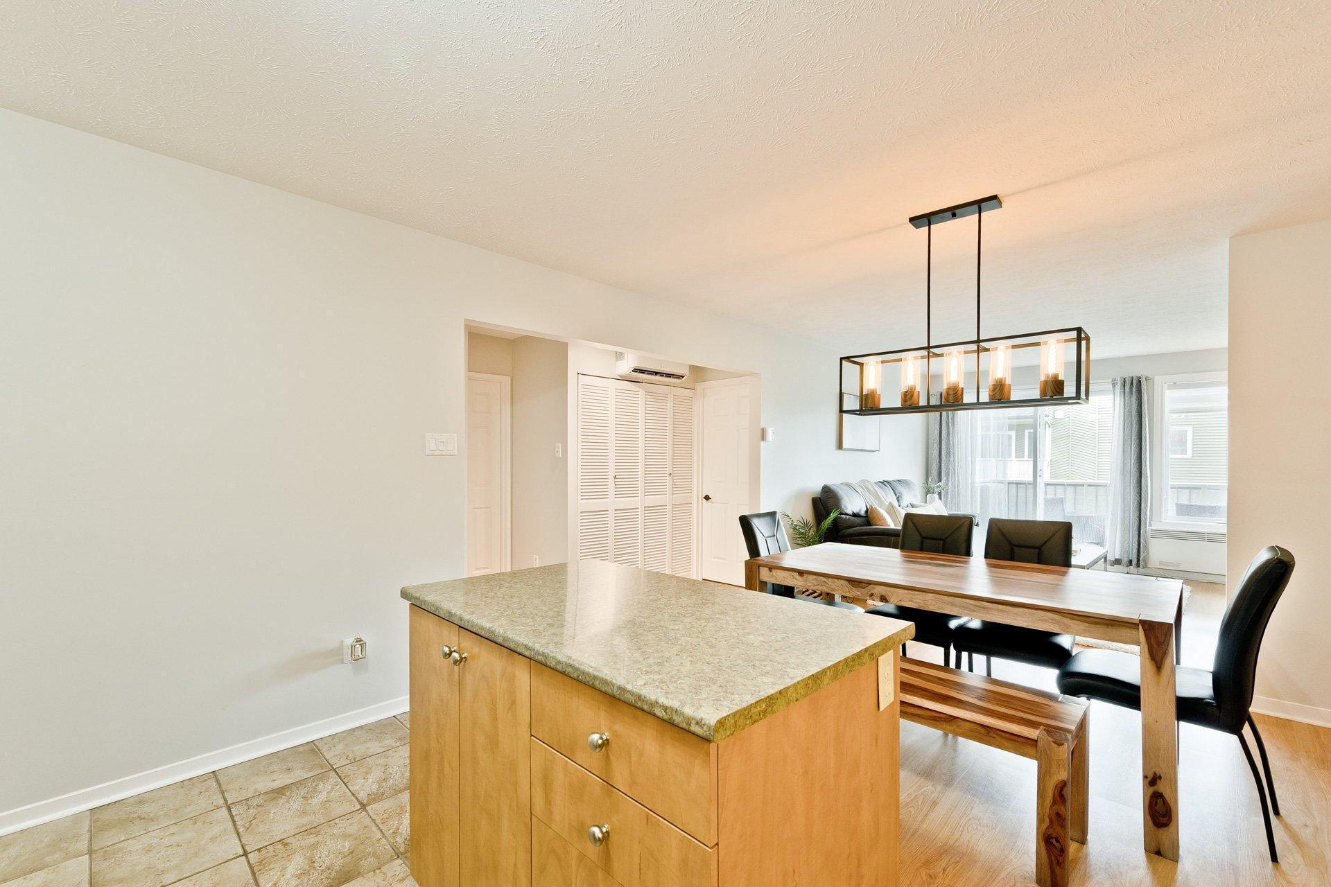









1045


Rue Merry N.

, 303,
Magog,




QC
J1X2G9

