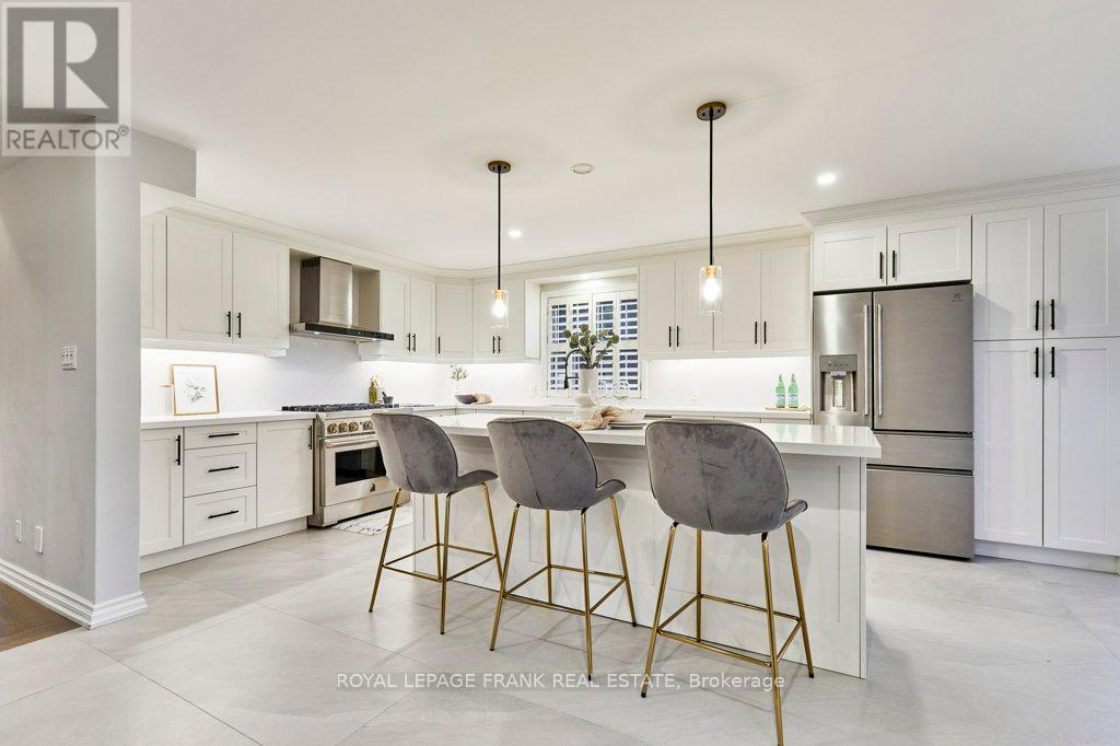 












1645 ACORN LANE

,
Pickering,




Ontario
L1Y1A7

