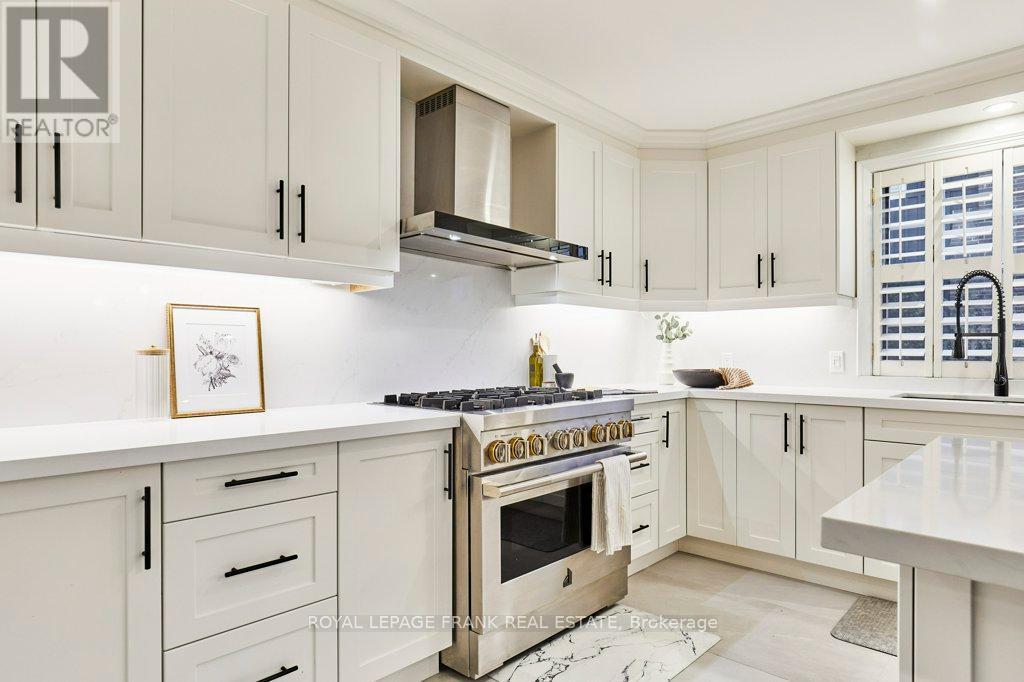 












1645 ACORN LANE

,
Pickering,




Ontario
L1Y1A7

