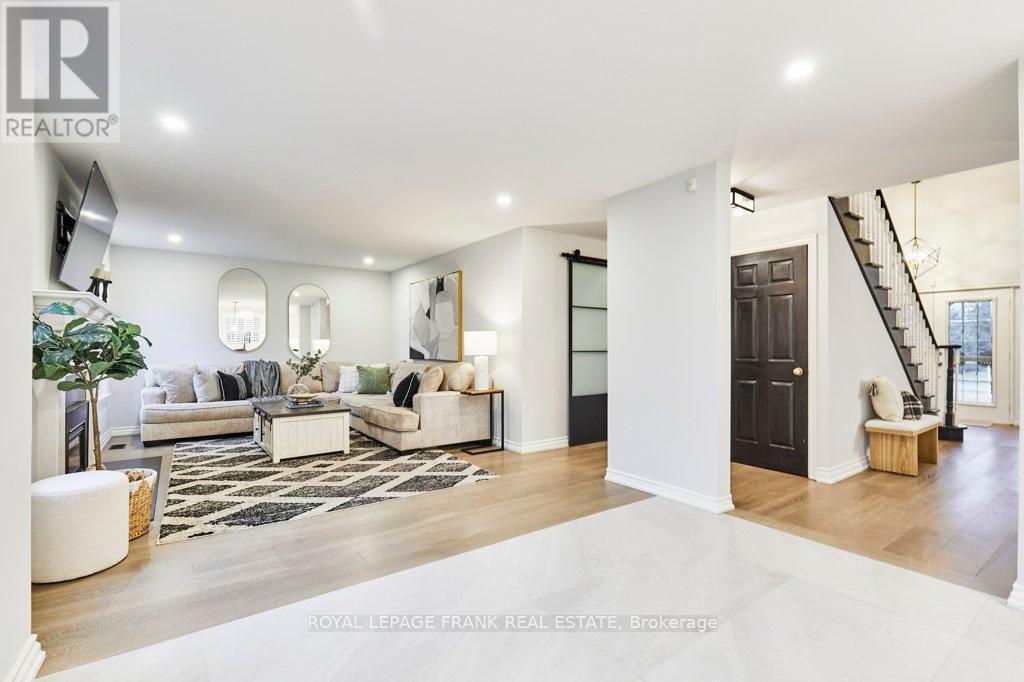 












1645 ACORN LANE

,
Pickering,




Ontario
L1Y1A7

