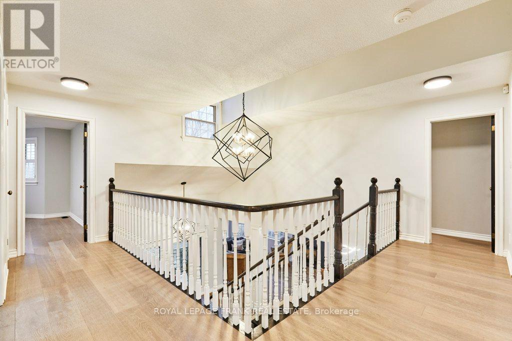 












1645 ACORN LANE

,
Pickering,




Ontario
L1Y1A7

