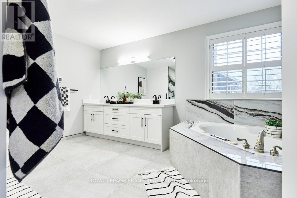 












1645 ACORN LANE

,
Pickering,




Ontario
L1Y1A7

