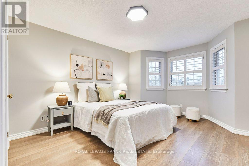 












1645 ACORN LANE

,
Pickering,




Ontario
L1Y1A7

